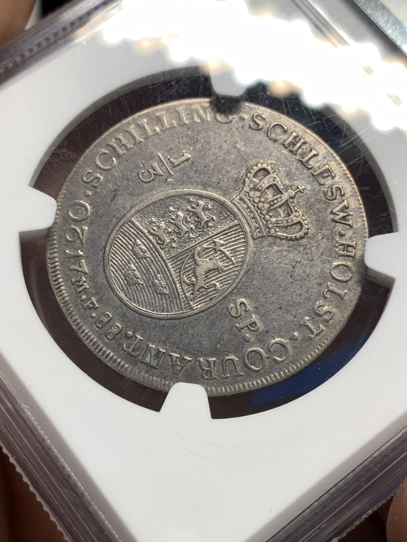 《竞宝斋》第446场 周日，周一，2场连拍 （全场包邮） NGC XFD 丹麦 石勒苏益格公国 1788年-MF 1/3达勒 银币 少见的北欧国家钱币 传世包浆 细节良好 克书参考价500美金（XF-40） 稀缺品种