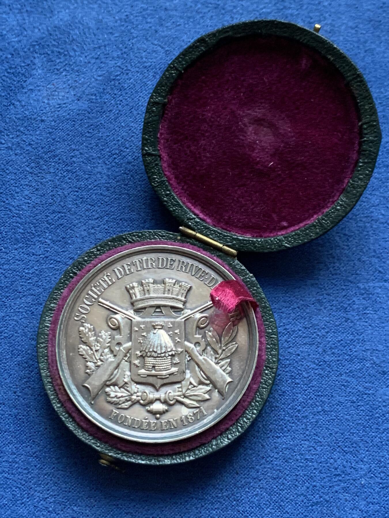 《竞宝斋》第446场 周日，周一，2场连拍 （全场包邮） 法国里沃德日耶射击协会银章 35.9克 42.3mm 丰饶角银标 好品 带盒