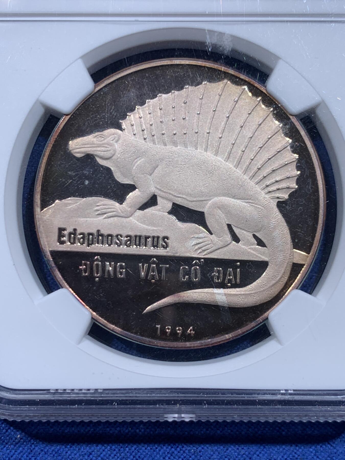 《竞宝斋》第446场 周日，周一，2场连拍 （全场包邮） NGC PF66UC 越南社会主义共和国 1994年 古代动物 埃达福龙 100D 银币 略带包浆 极美