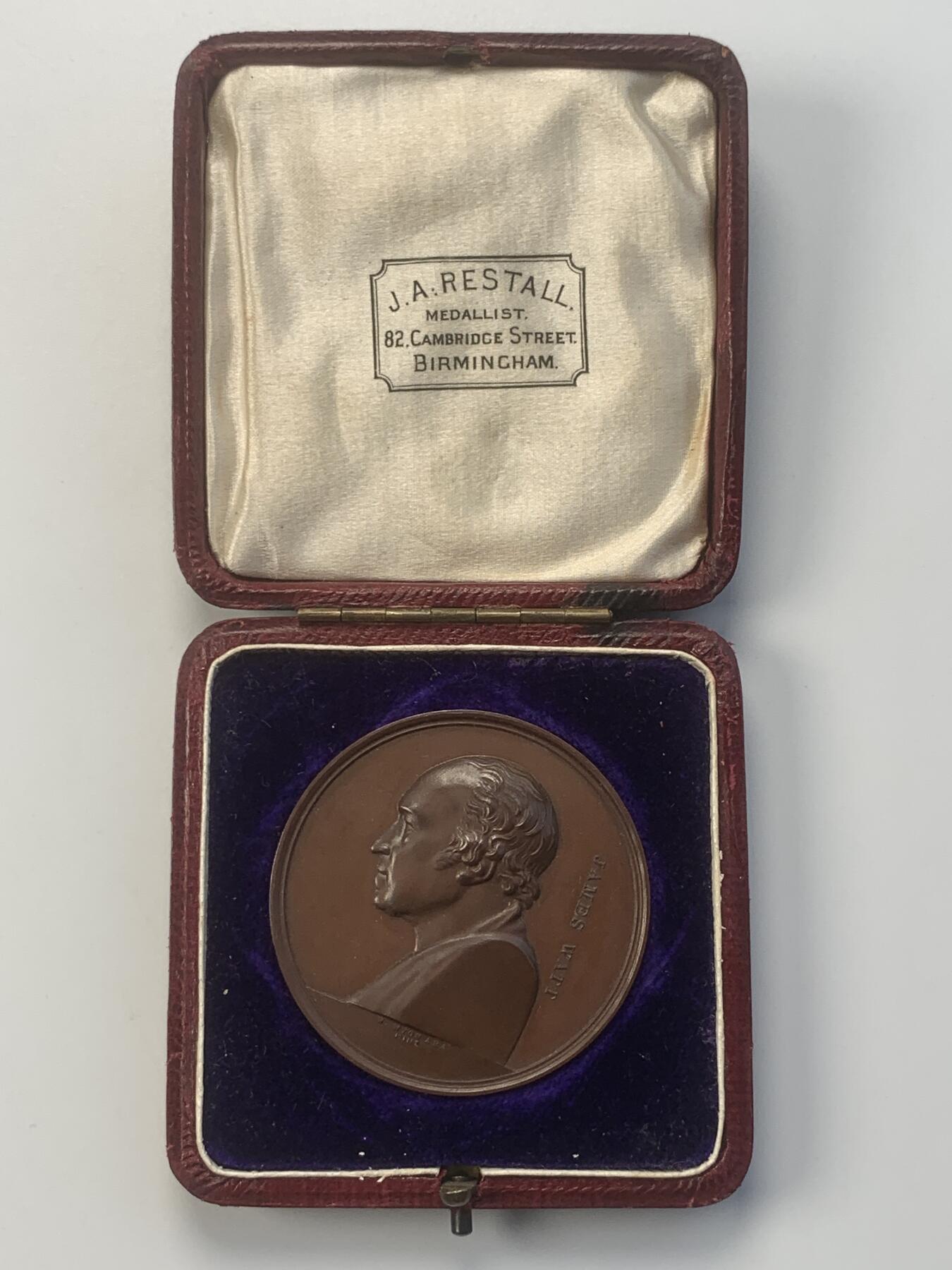 掌中浮雕-藏着的欧洲第045场 1833年英国皇家康沃尔理工学会詹姆斯·瓦特纪念铜章，45mm，42g，由皇家造币厂首席雕刻师W.Wyon设计制作，原盒