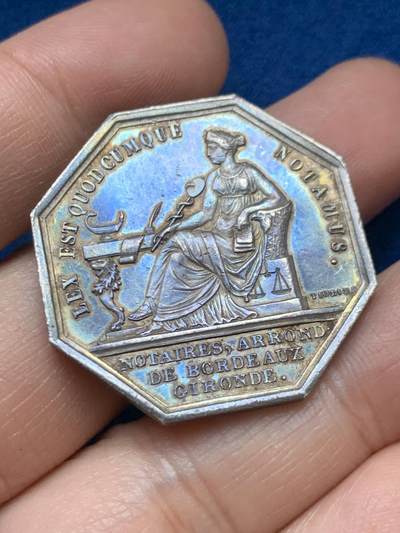 《竞宝斋》第446场 周日，周一，2场连拍 （全场包邮） - 法国路易十八波尔多公证人八角银质代币 早期无边铭 15.85克 33.1mm