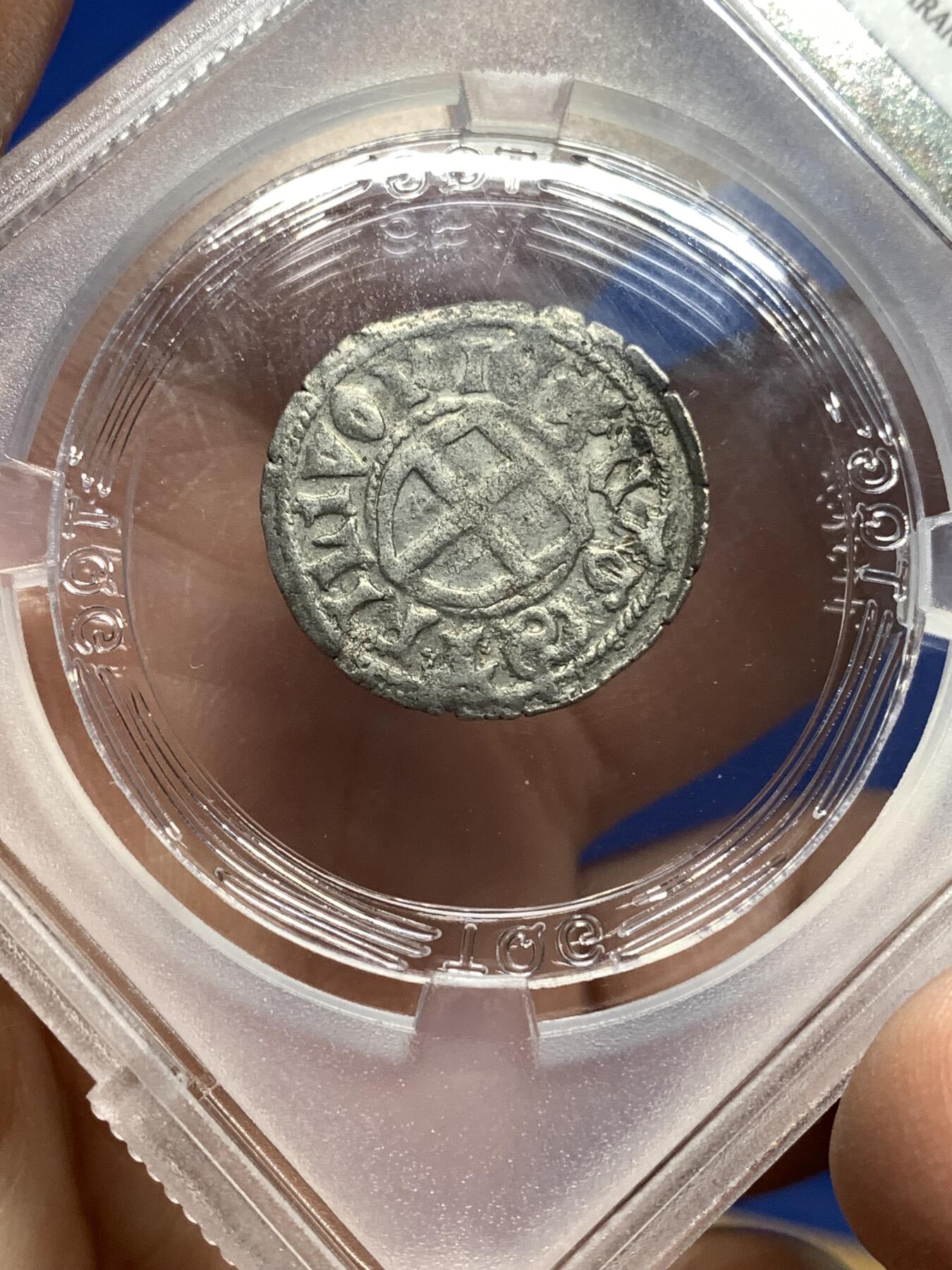 《竞宝斋》第446场 周日，周一，2场连拍 （全场包邮） TQG XF 利沃尼亚骑士团（宝剑骑士团） 1494-1500年 1先令 银币 骑士团银币 沃尔特大团长在位时期发行 打制不错 细节较好 少见品种