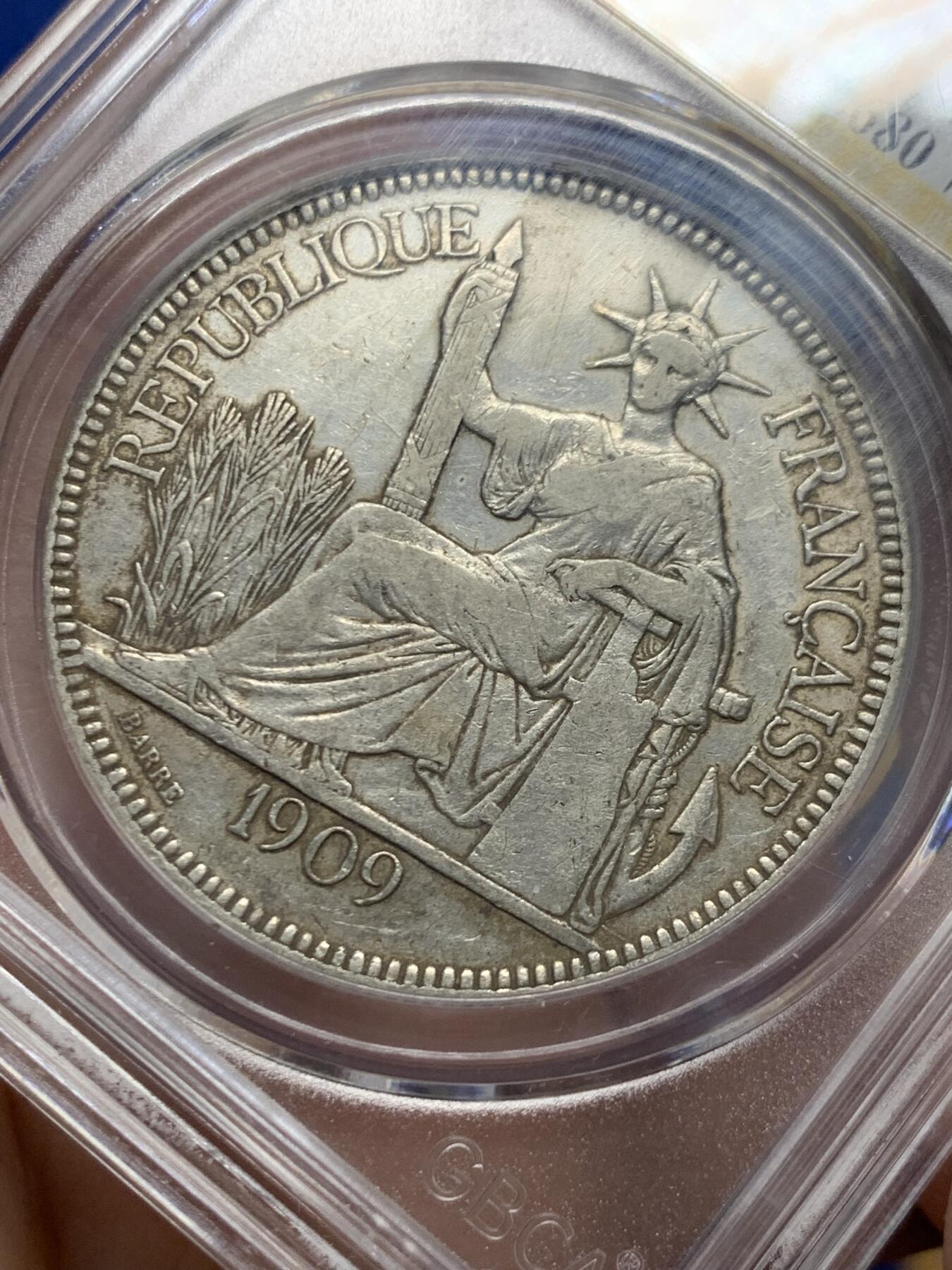 《竞宝斋》第446场 周日，周一，2场连拍 （全场包邮） 公博 AU55 法属印支 1909年 1皮阿斯特 坐洋大银币