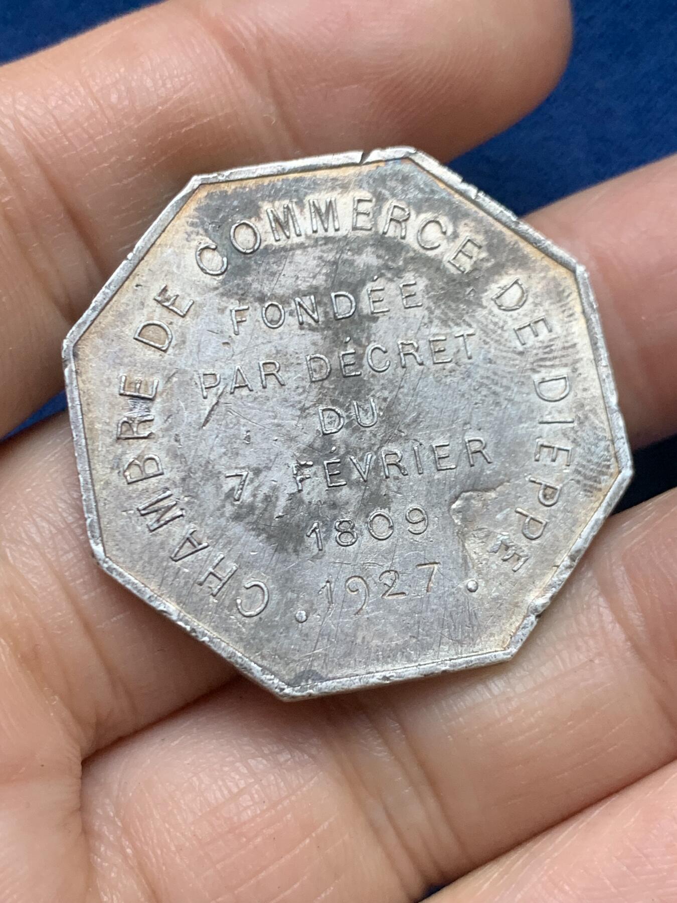 《竞宝斋》第446场 周日，周一，2场连拍 （全场包邮） 1927法国迪耶普商会八角银质代币 光边 17克 33.8mm 