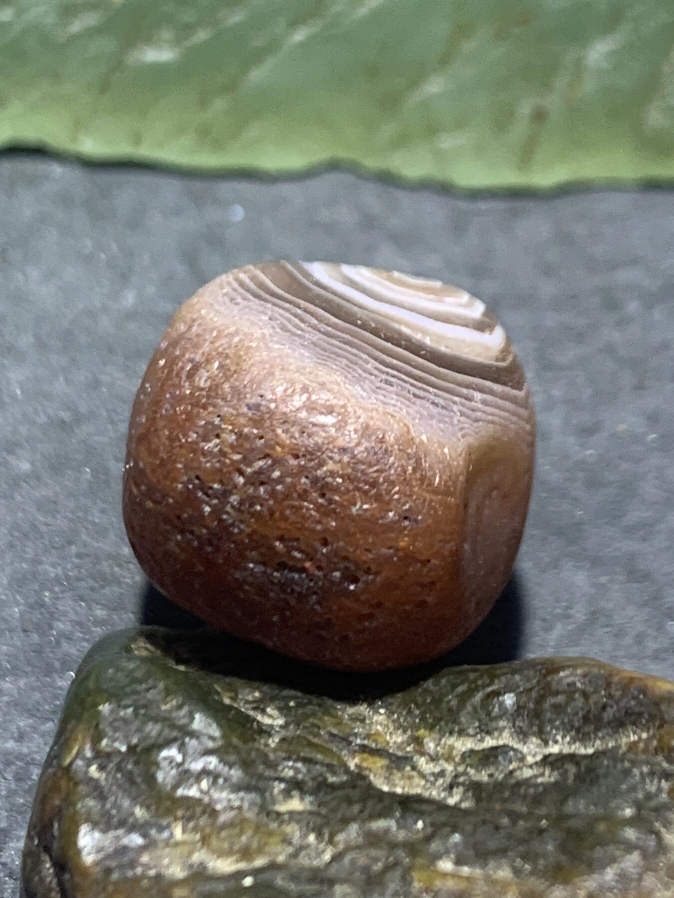 精美天眼纹水冲籽川料南红玛瑙原石一颗，