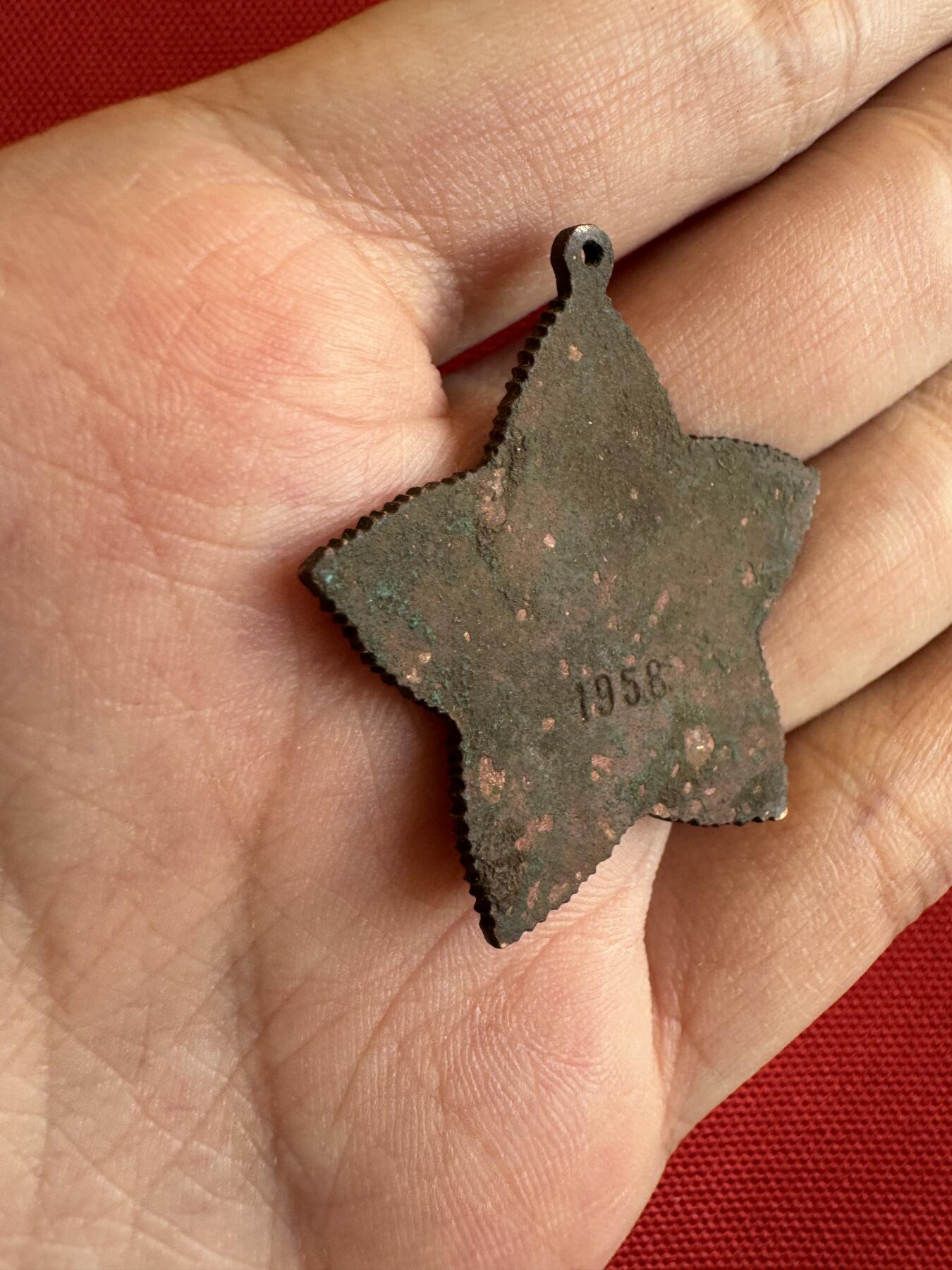 五哥徽章群   9号周二晚上八点4群联拍 铜章