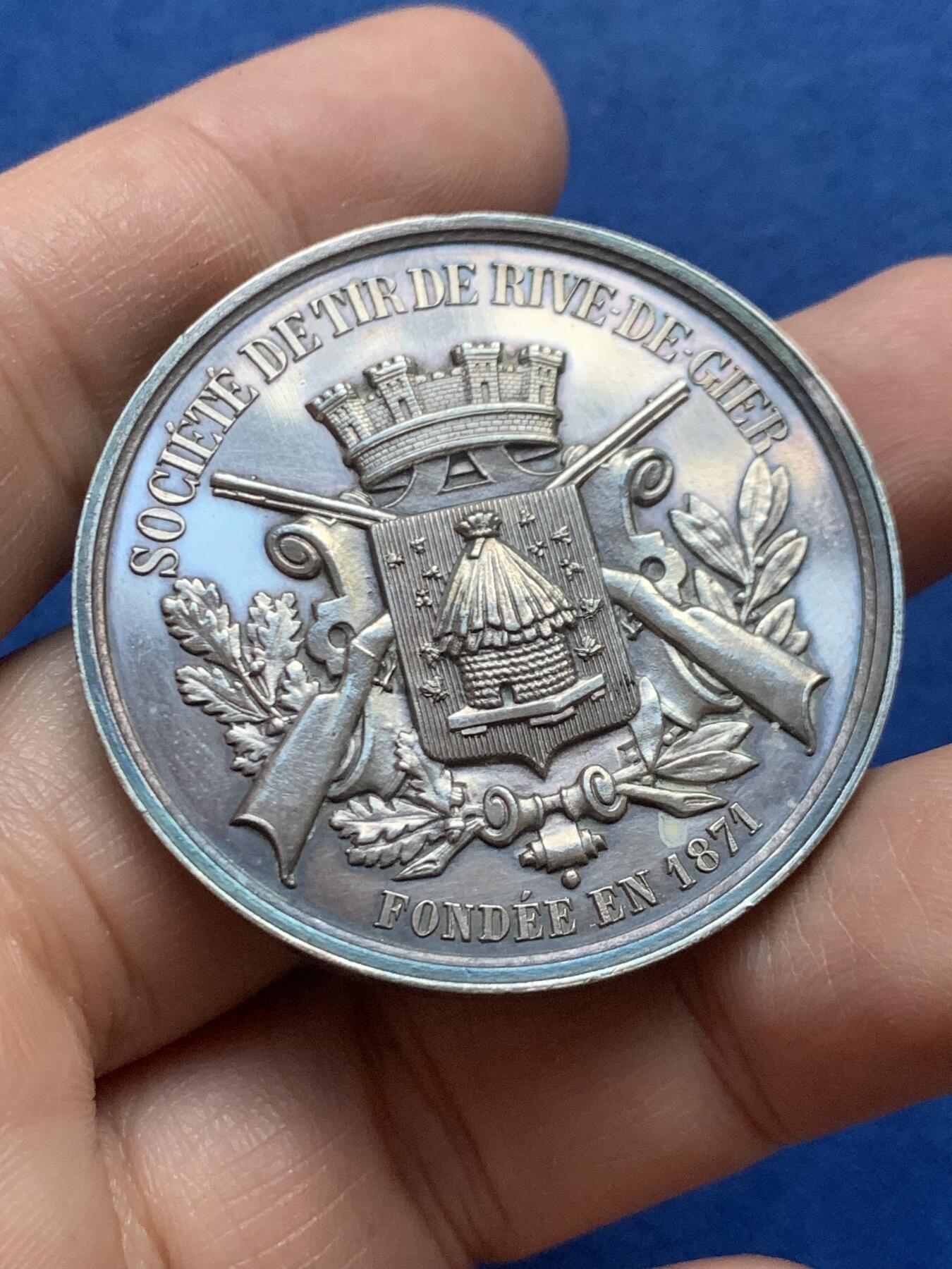 《竞宝斋》第446场 周日，周一，2场连拍 （全场包邮） 法国里沃德日耶射击协会银章 35.9克 42.3mm 丰饶角银标 好品 带盒