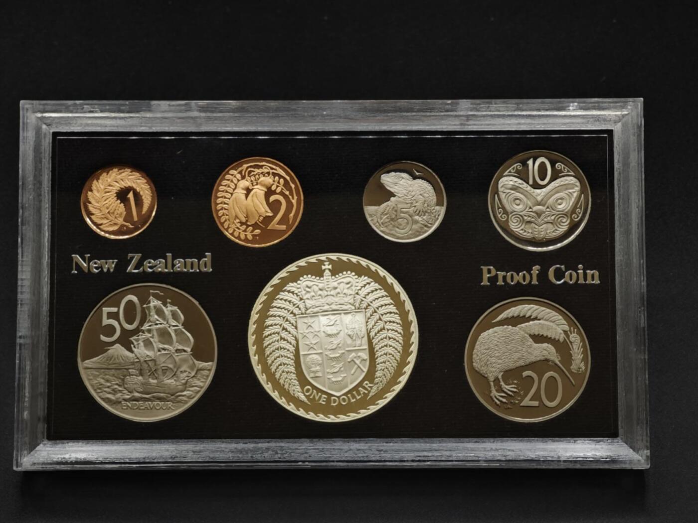 【淘币小摊】实时拍第八百二十二拍   银币套币场   满百包邮可预留二周 每周一统一发货   新西兰1979年精制套币含1元银币925银重27.2克925银银价333