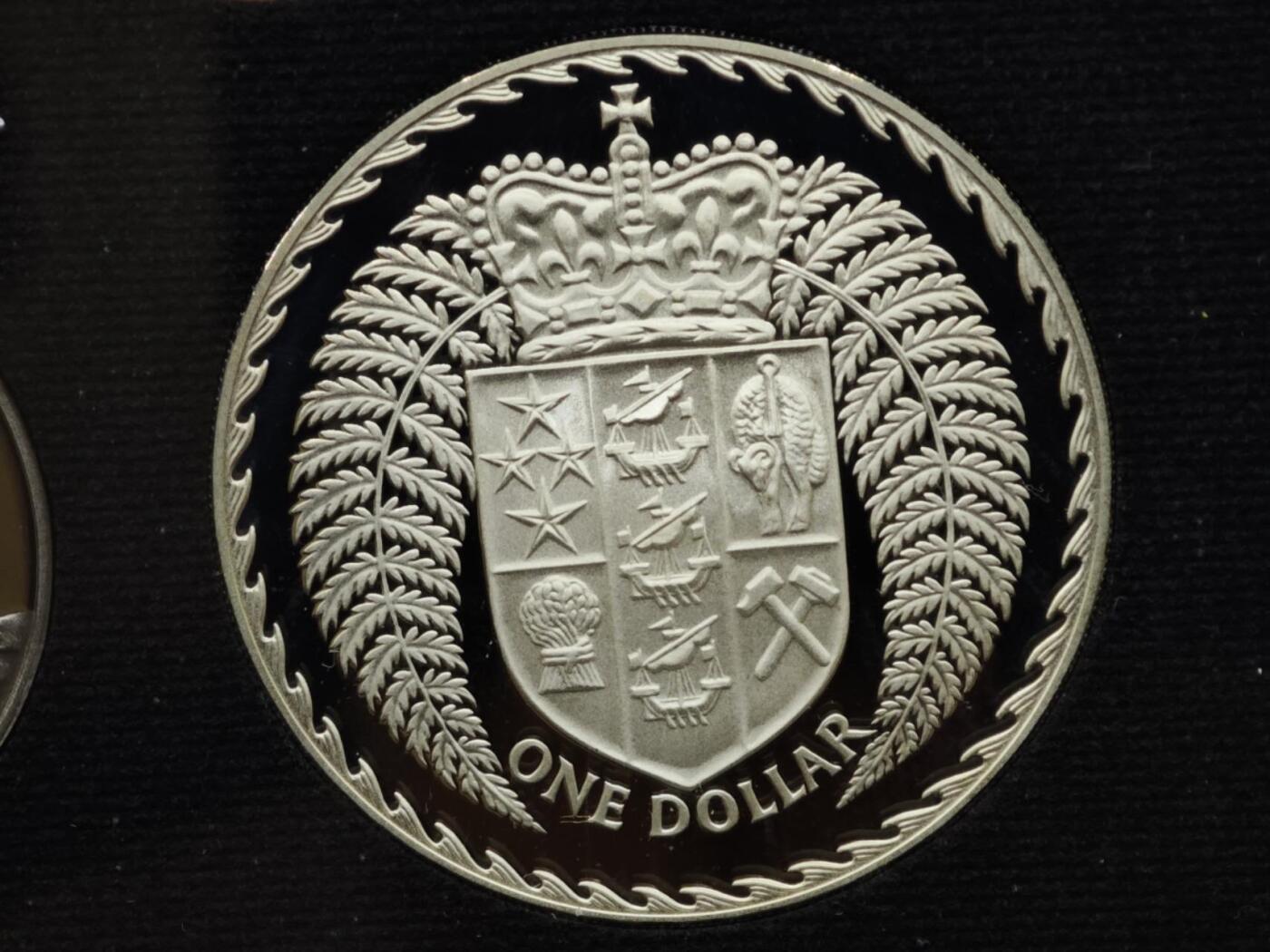 【淘币小摊】实时拍第八百二十二拍   银币套币场   满百包邮可预留二周 每周一统一发货   新西兰1979年精制套币含1元银币925银重27.2克925银银价333