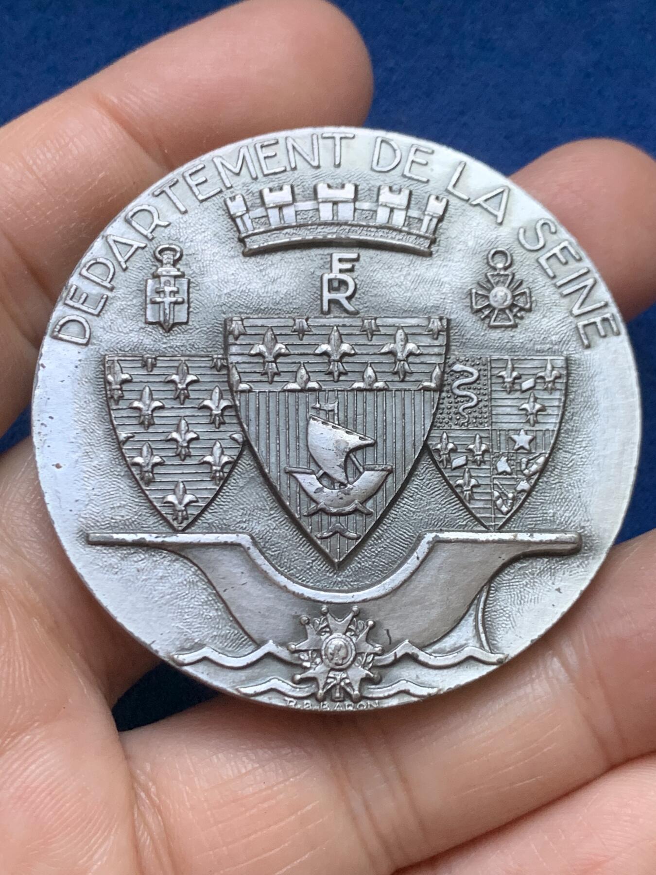 《竞宝斋》第446场 周日，周一，2场连拍 （全场包邮） 法国塞纳河景观银章，直径49.6mm，约78.5克，1967 丰饶角1银标