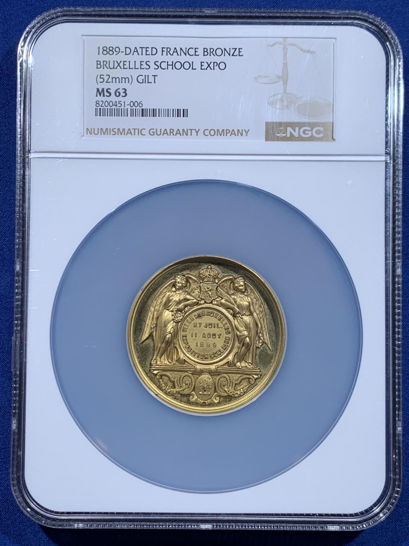 《竞宝斋》第446场 周日，周一，2场连拍 （全场包邮） NGC MS63 高分 1889年布鲁塞尔博览会 SCOLAIRE翼女神镀金大奖章，双面高浮雕，加厚加大盒。