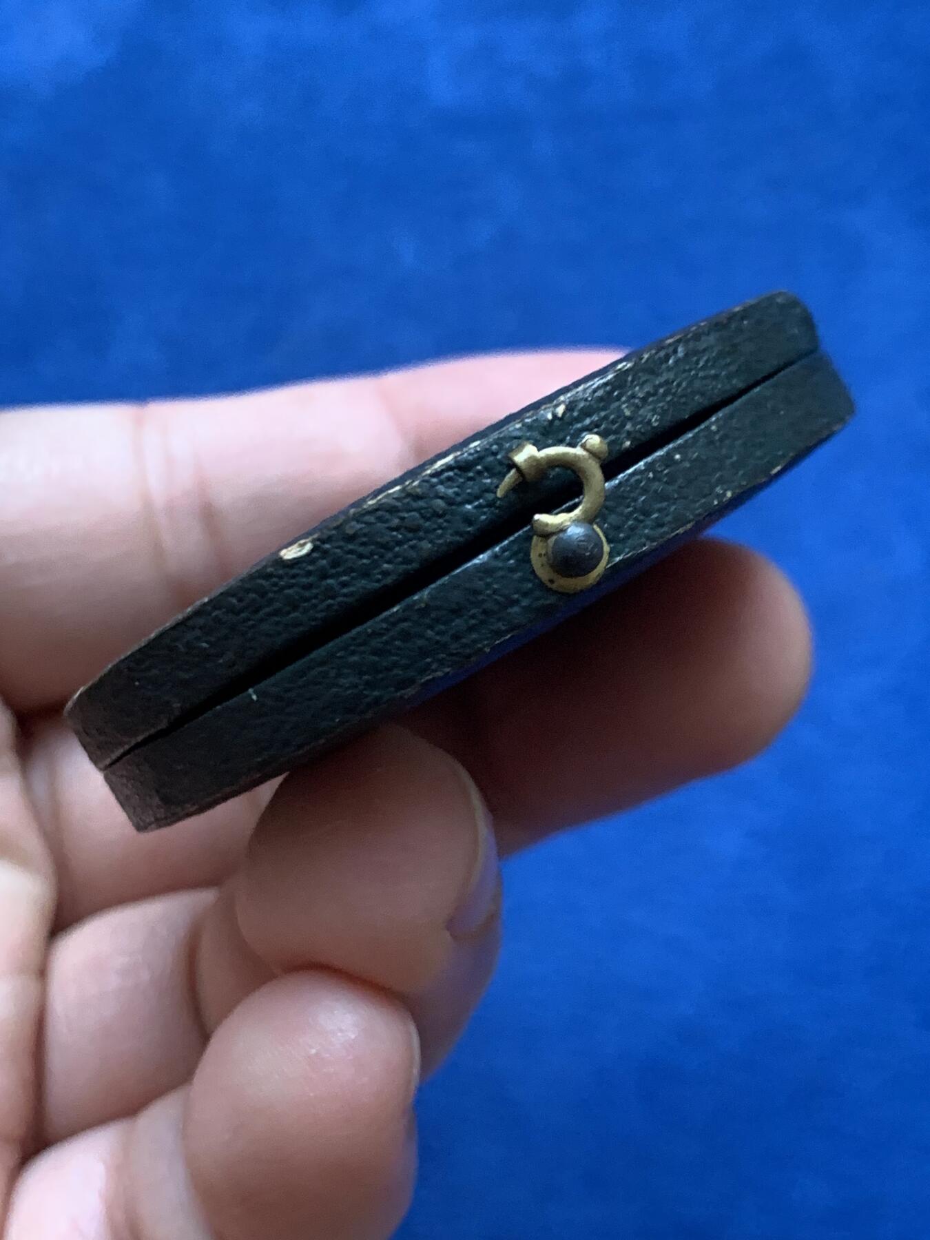 《竞宝斋》第446场 周日，周一，2场连拍 （全场包邮） 法国里沃德日耶射击协会银章 35.9克 42.3mm 丰饶角银标 好品 带盒