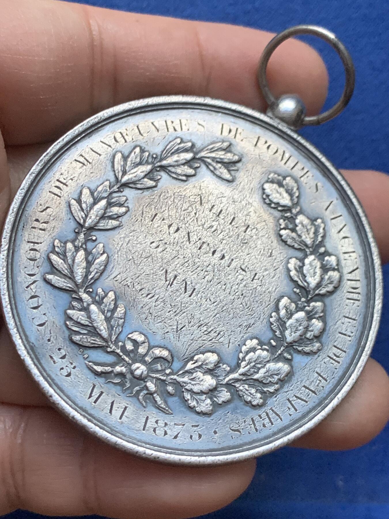 《竞宝斋》第446场 周日，周一，2场连拍 （全场包邮） 法国谷物女神大银章 带环重约91克 58.2mm 蜜蜂银标