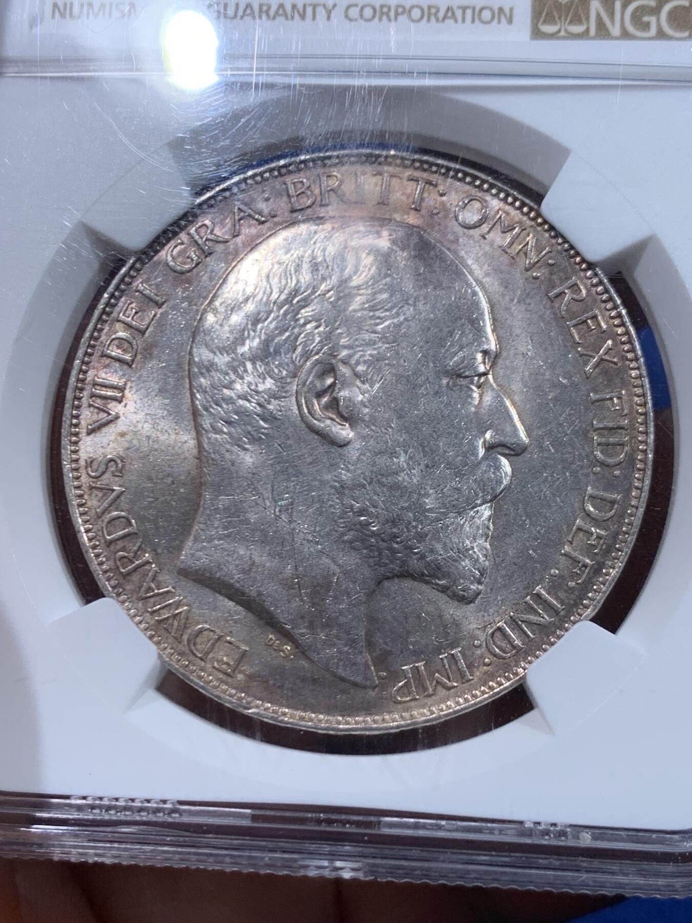 《竞宝斋》第446场 周日，周一，2场连拍 （全场包邮） NGC MS62 英国1902年爱德华七世1克朗马剑银币 普制低评，两面粉光带彩，马剑面转光犀利。