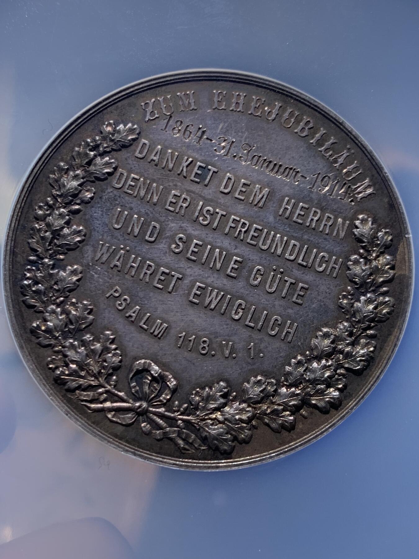 《竞宝斋》第446场 周日，周一，2场连拍 （全场包邮） NGC MS62 德国1914金婚纪念(结婚50周年)银章 正面奥古斯特头像 51mm 加大盒