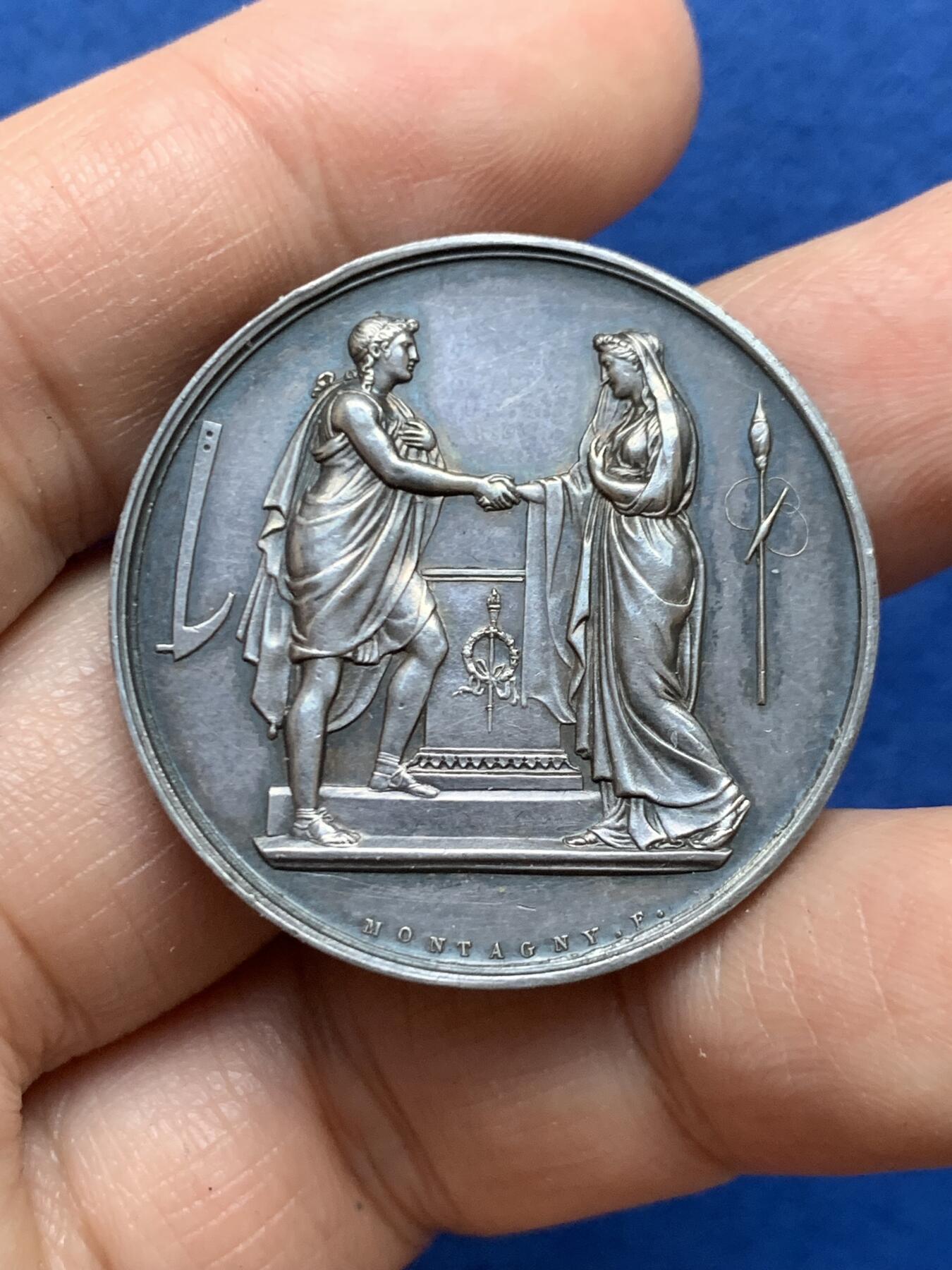 《竞宝斋》第446场 周日，周一，2场连拍 （全场包邮） 法国银质婚章 1863 手指银标边铭 18.25克 34.6mm 背面花体字漂亮