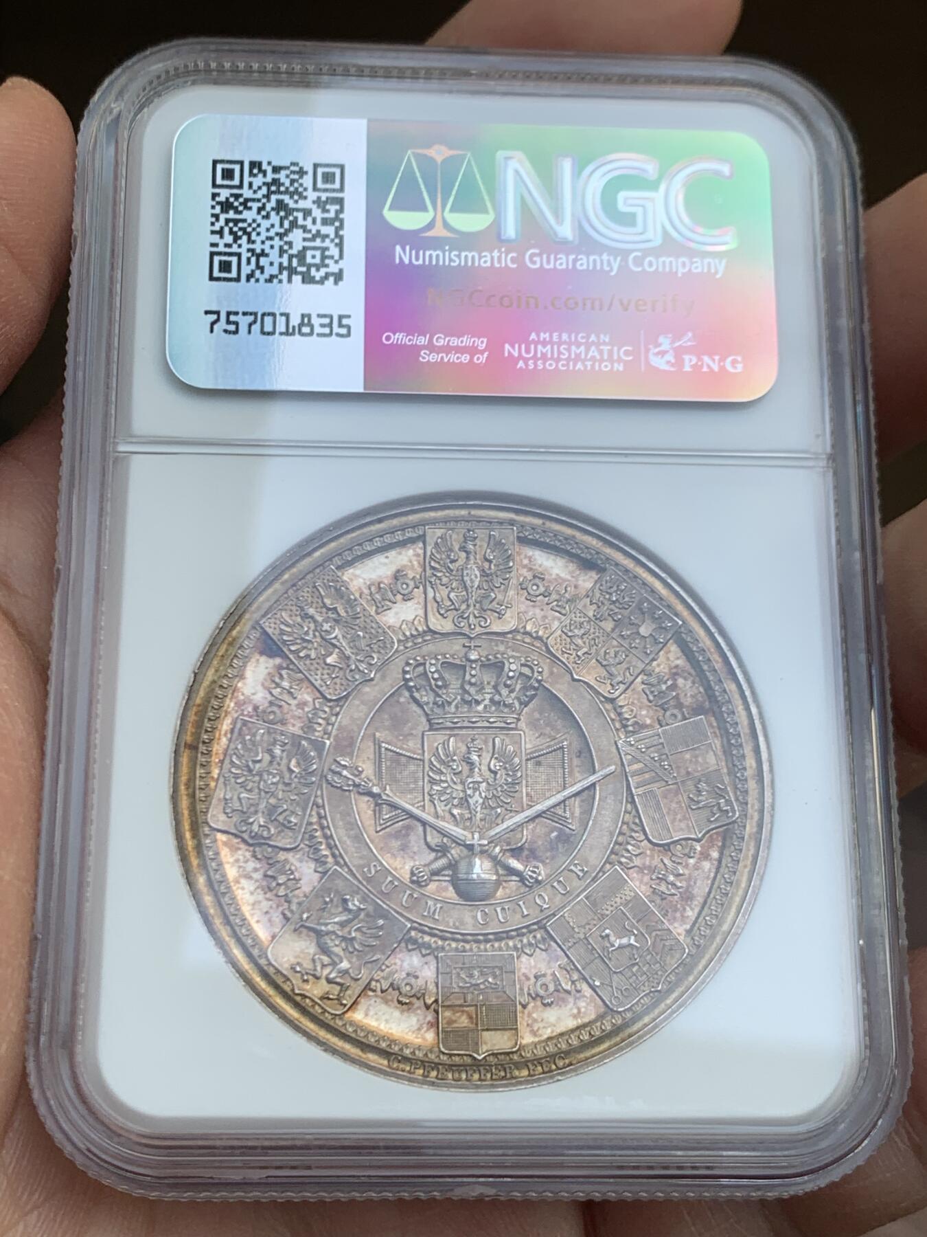 《竞宝斋》第446场 周日，周一，2场连拍 （全场包邮） NGC MS61 德国1861年普鲁士威廉一世登基加冕银章，稀见品种，整体金黄色包浆为主，细节均在，非常漂亮，分数有点可惜。