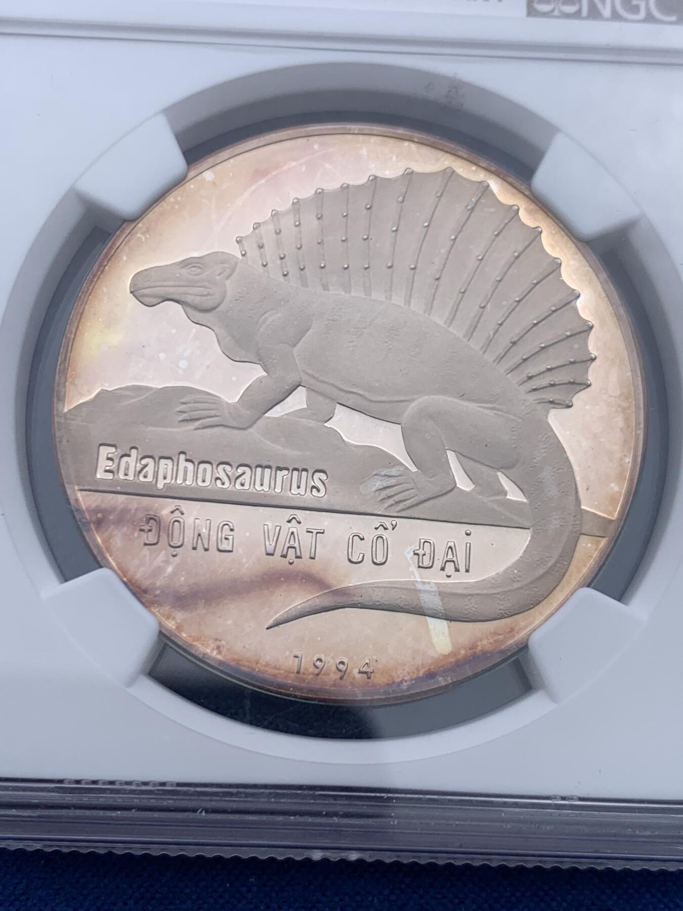 《竞宝斋》第446场 周日，周一，2场连拍 （全场包邮） NGC PF66UC 越南社会主义共和国 1994年 古代动物 埃达福龙 100D 银币 略带包浆 极美