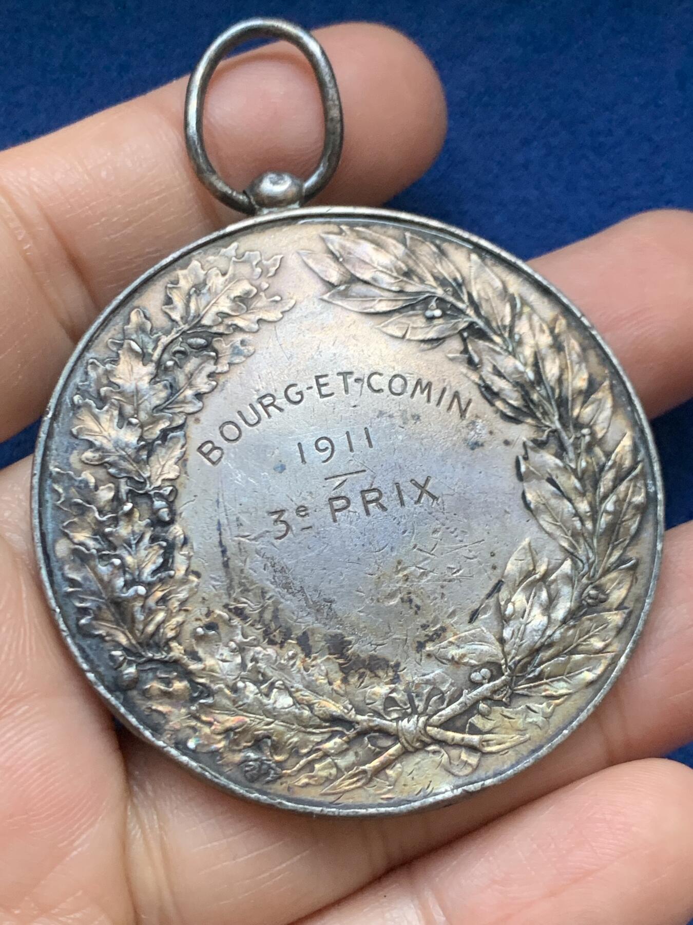 《竞宝斋》第446场 周日，周一，2场连拍 （全场包邮） 法国射击比赛大银章 带环重约58.65克 50mm 菱形银标边铭