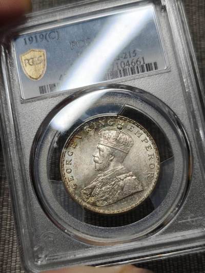 PCGS评级MS64英属印度乔治五世1919年卢比银币 加尔各答铸币厂，五彩雾面银霜包浆 一般以白色原色最常见，五彩包浆很难得 - PCGS评级MS64英属印度乔治五世1919年卢比银币 加尔各答铸币厂，五彩雾面银霜包浆 一般以白色原色最常见，五彩包浆很难得