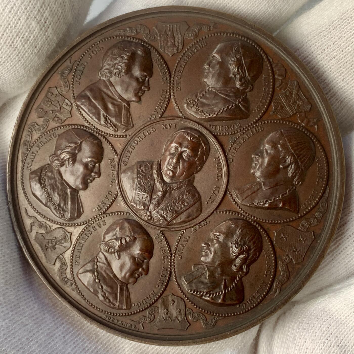 掌中浮雕-藏着的欧洲第045场 1835年意大利教皇国格里高利十六世（纪念梅赫伦天主教大学落成）大铜章 ，58mm 