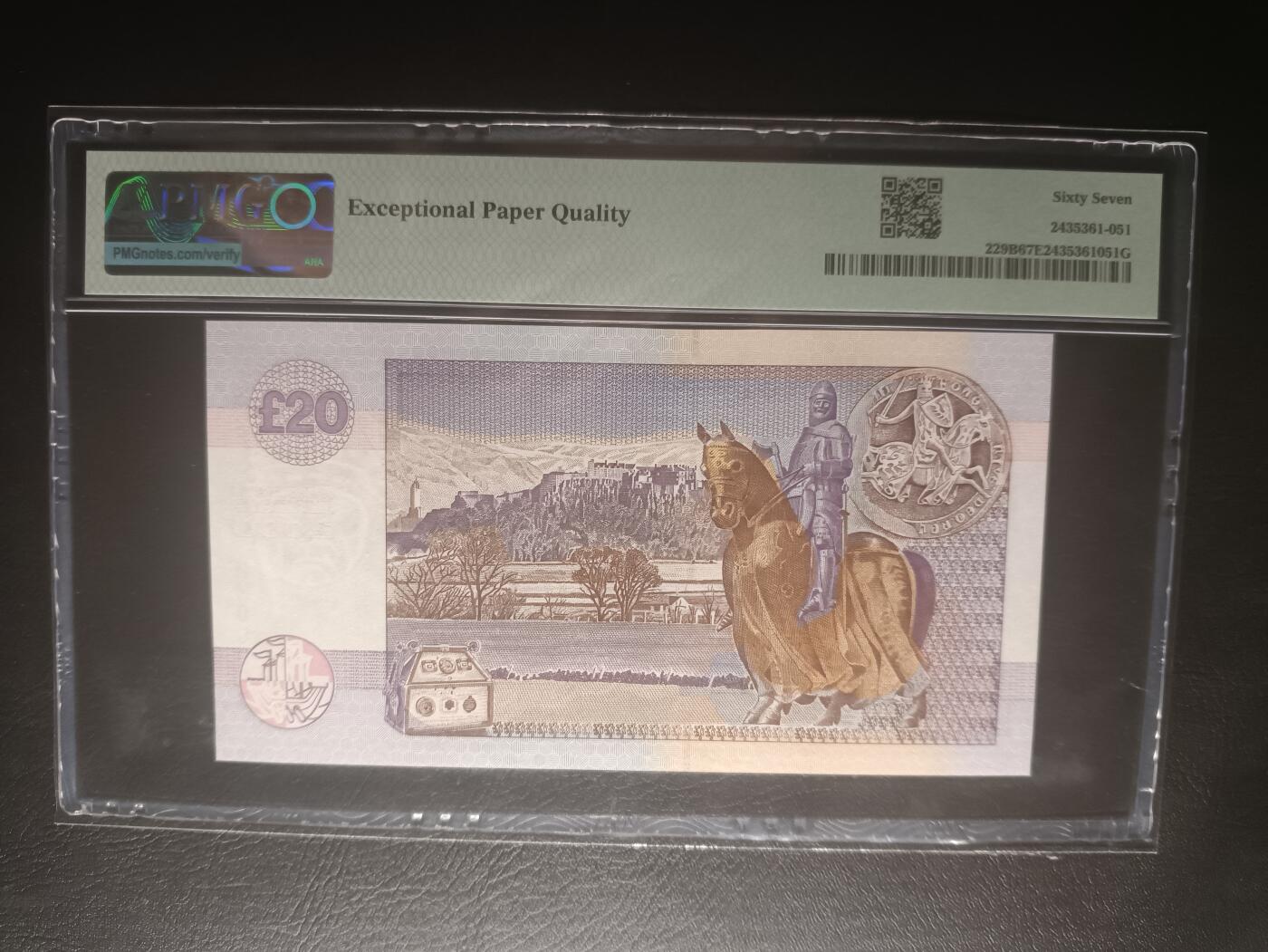 2025十二月第二期，总207期 苏格兰克莱斯戴勒银行2000年新千年到来20镑纪念钞PMG67epq百位小号681无47，反抗英格兰入侵的罗伯特一世国王和他的戎装骑马像