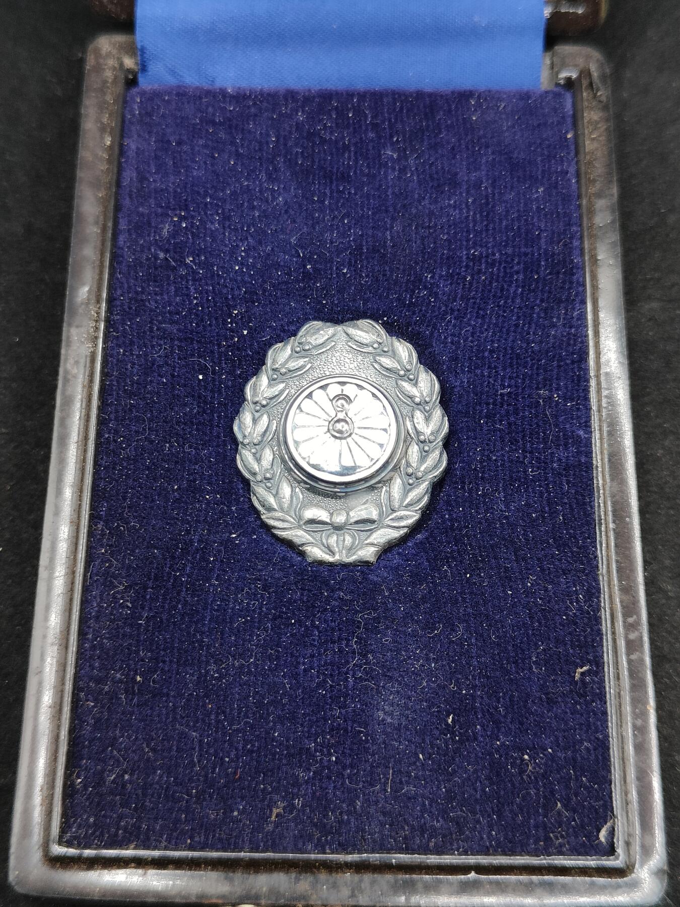 0元起拍勋章 第316期 咸鱼国勋章拍卖专场 12月7日（周日）下午6：00开始 日本战前铁道省功绩章早期盒+国有铁道功绩章银制