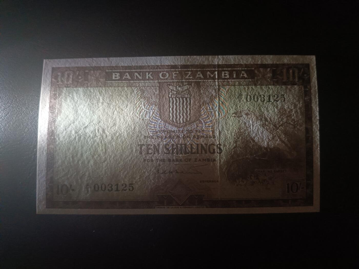 2025十二月第二期，总207期 赞比亚1964版10先令AUNC首冠A/1千位号3125无47，查氏拟啄木鸟和农耕，稀有的独立后首版