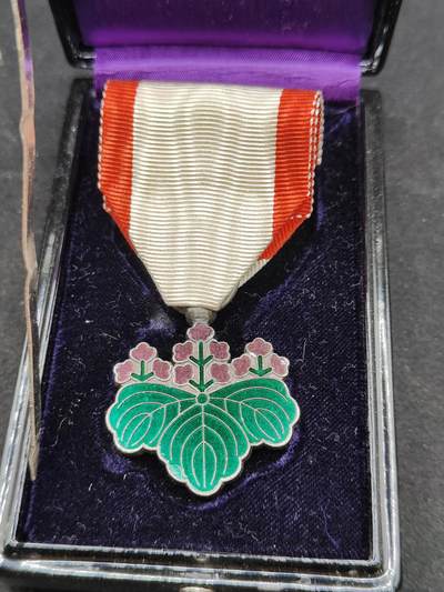 0元起拍勋章 第316期 咸鱼国勋章拍卖专场 12月7日（周日）下午6：00开始 - 日本战时七等青叶章银制带盒