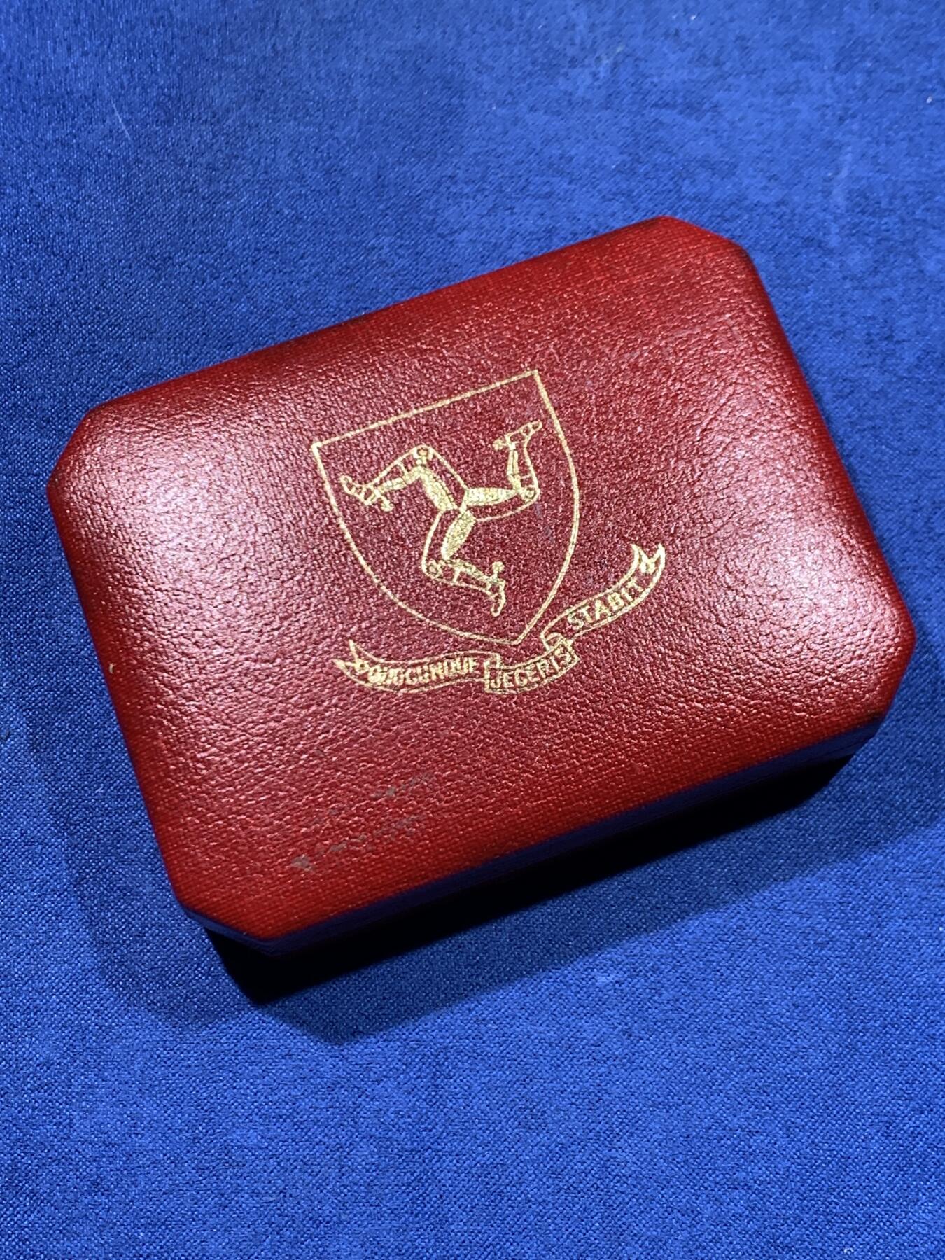 《竞宝斋》第446场 周日，周一，2场连拍 （全场包邮） 1979年马恩岛议会日-女王访问50便士银币 带盒证