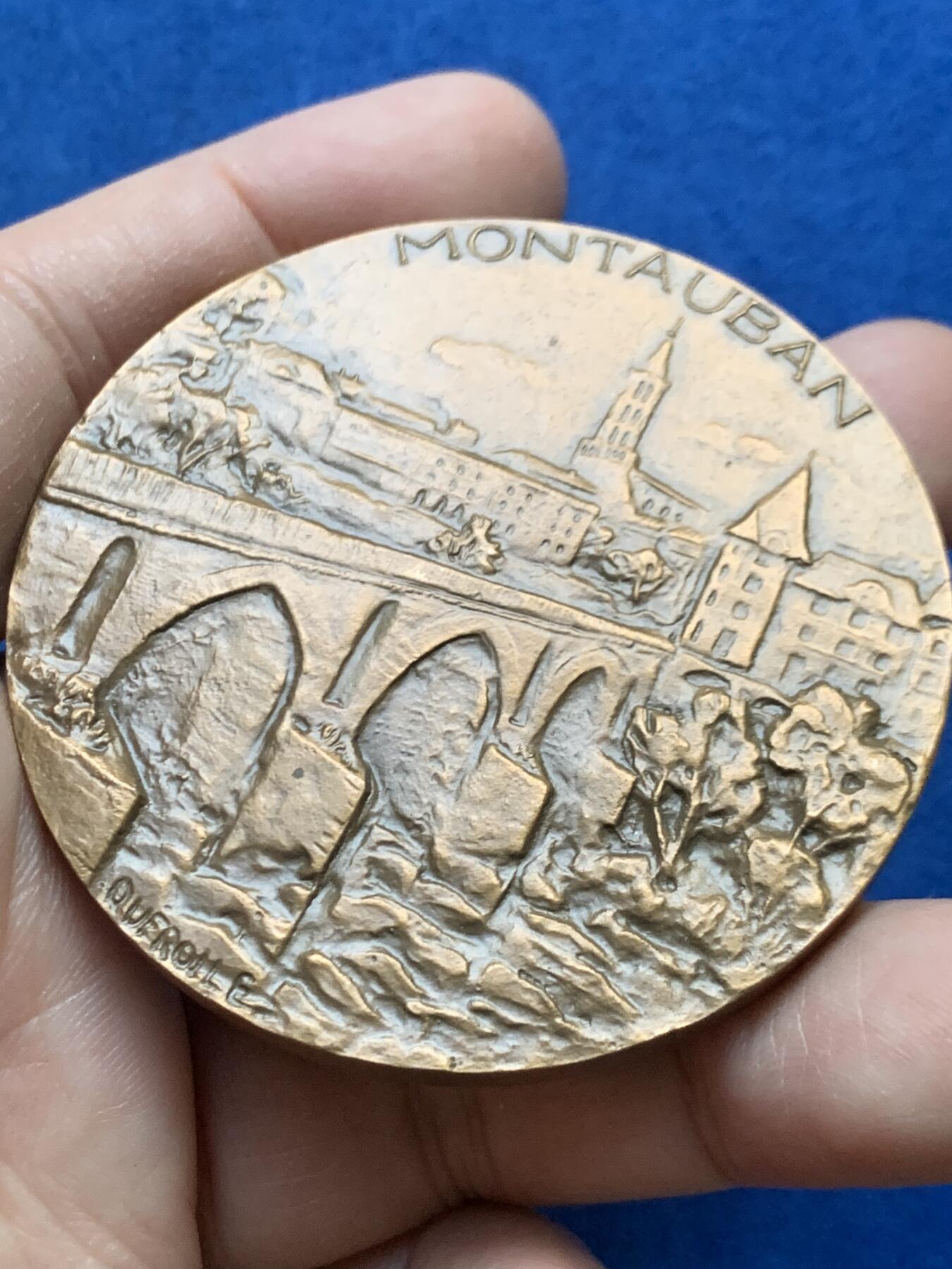 《竞宝斋》第446场 周日，周一，2场连拍 （全场包邮） 法国 蒙托邦 安格尔与布德尔城市纪念奖章 105.4克 58mm 1985 丰饶角铜标 带盒