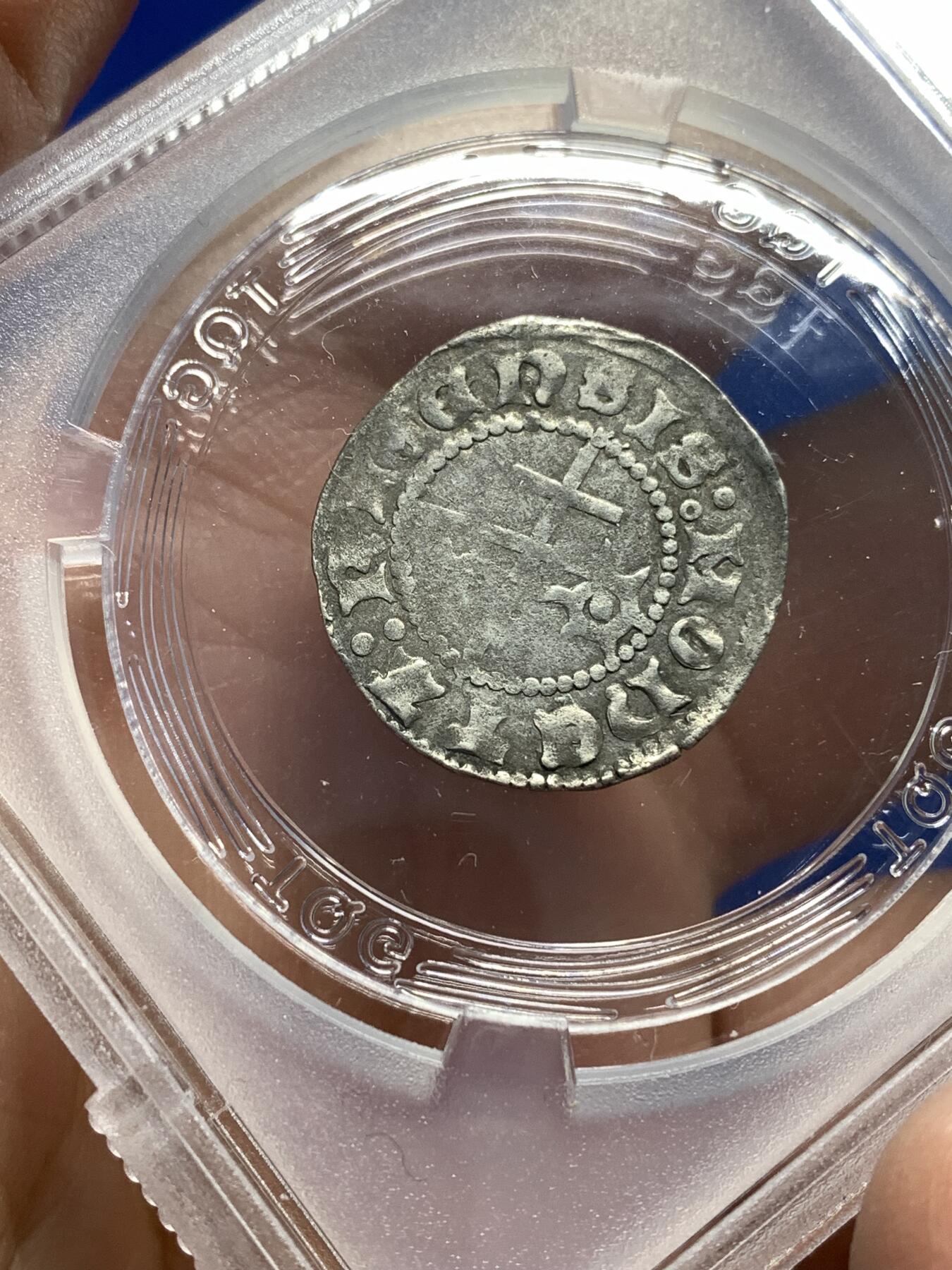 《竞宝斋》第446场 周日，周一，2场连拍 （全场包邮） TQG VF 里加大主教区 1424-1448年 1先令 银币 近600年的钱币 人像面仍清晰可见 细节良好 少见品种