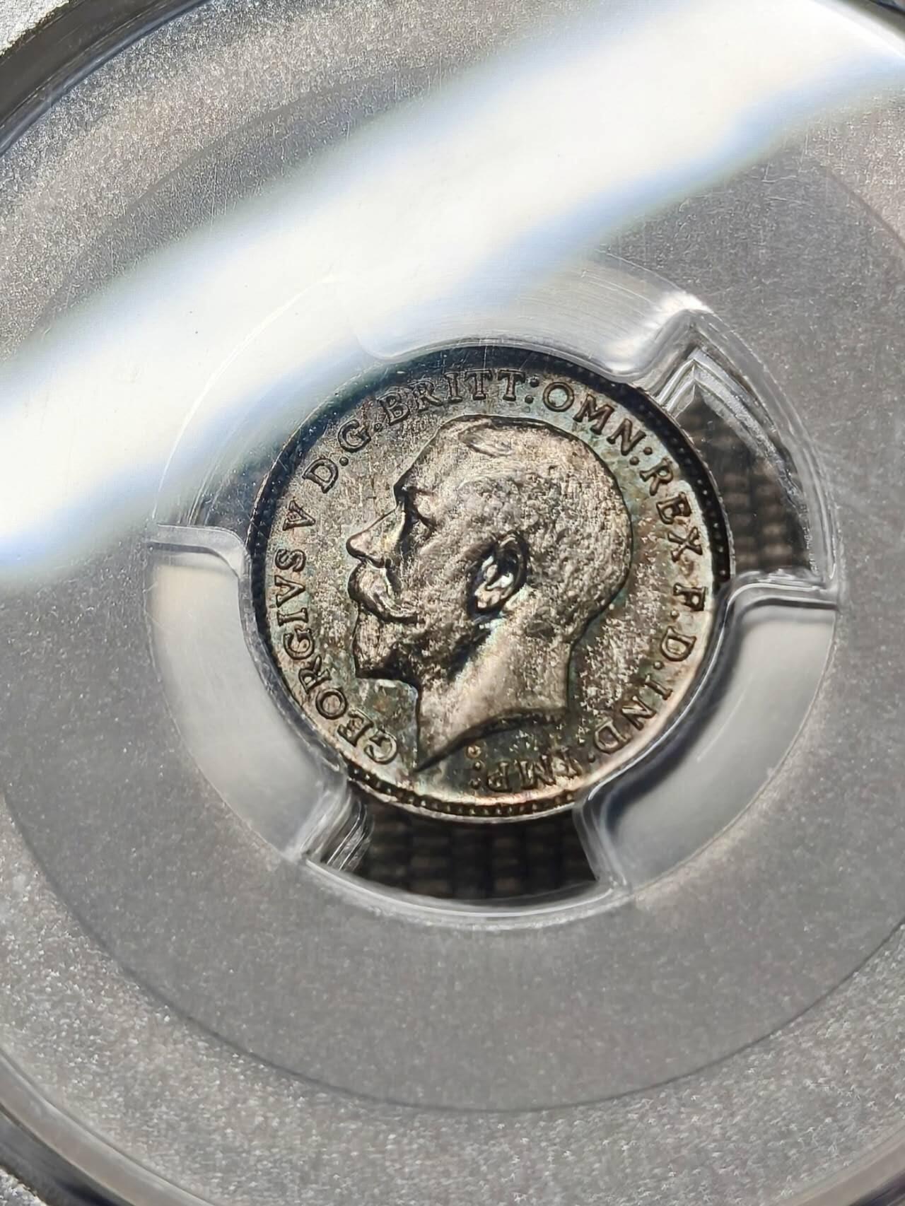 PCGS评级1911年英国乔治五世濯足节银币PL65 三枚连号，品相状态极佳，全是蓝绿色油润包浆