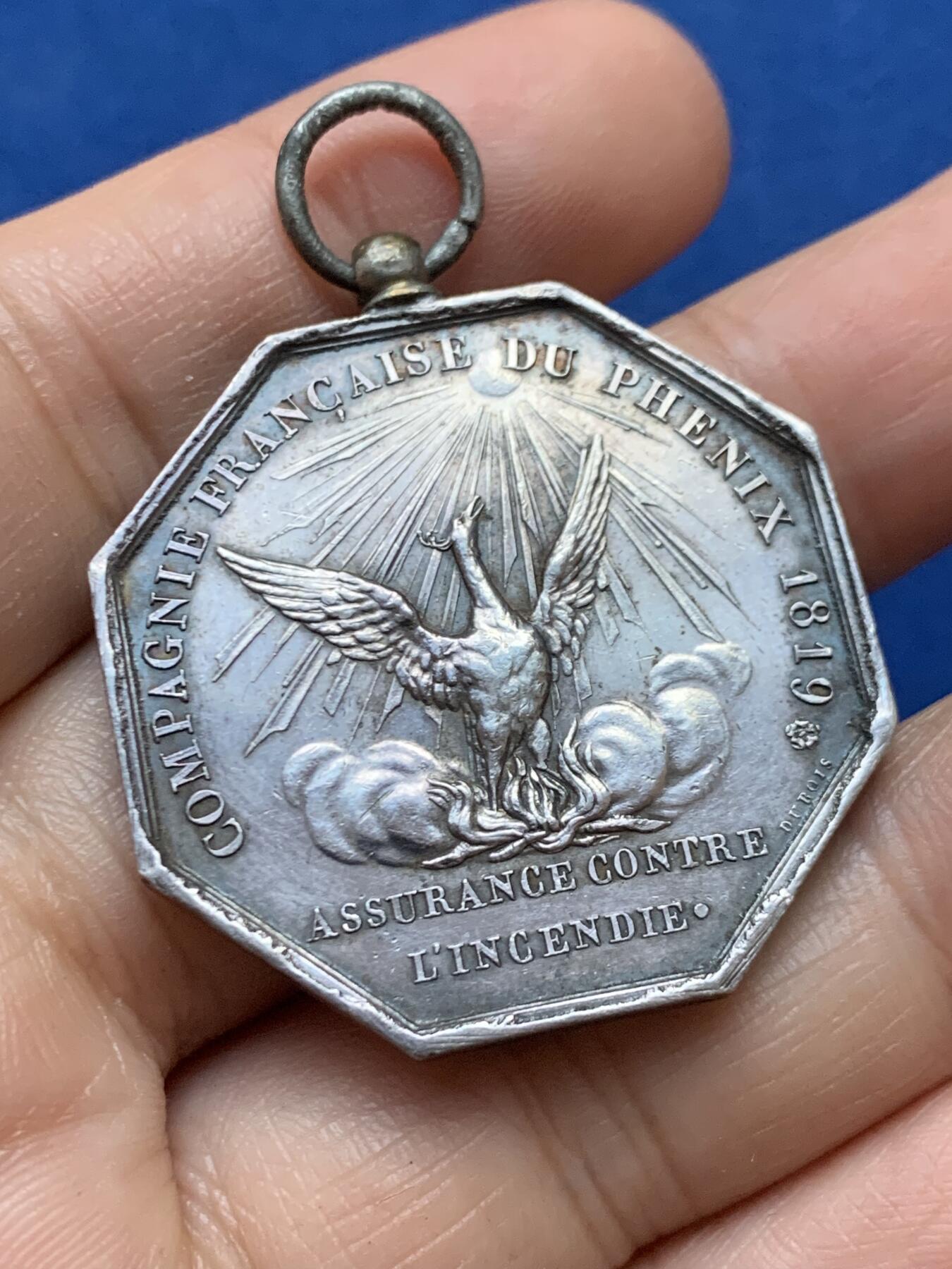 《竞宝斋》第446场 周日，周一，2场连拍 （全场包邮） 法国凤凰保险公司八角银质代币 做成了吊坠 总重约23.9克 35.8mm 蜜蜂银标