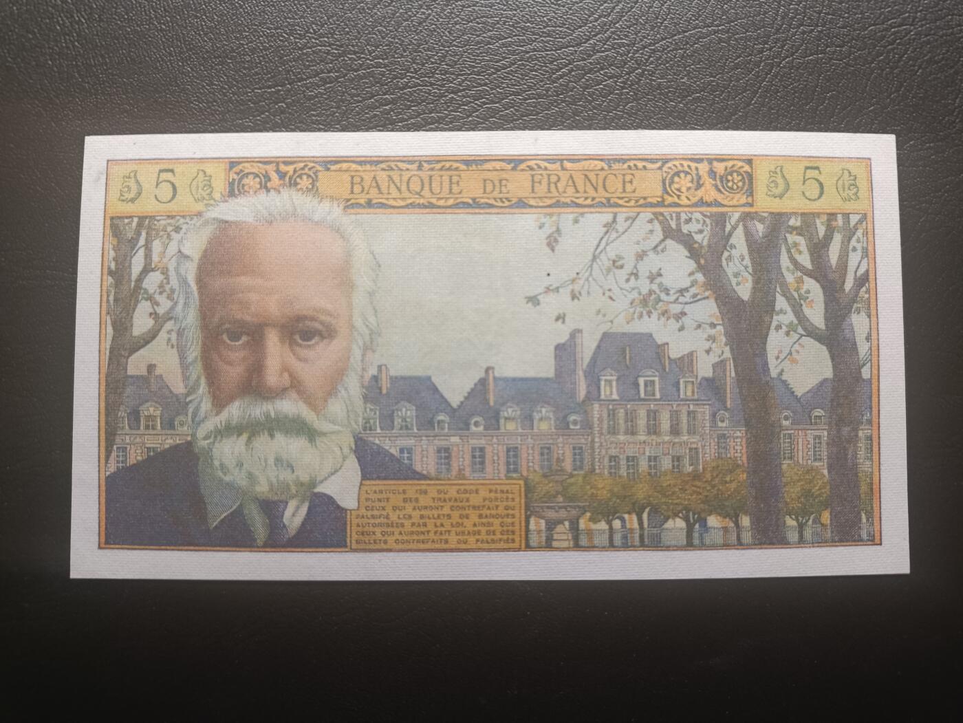 2025十二月第二期，总207期 法国1961年5新法郎UNC-有针孔，雨果的长眠之地和他的故居