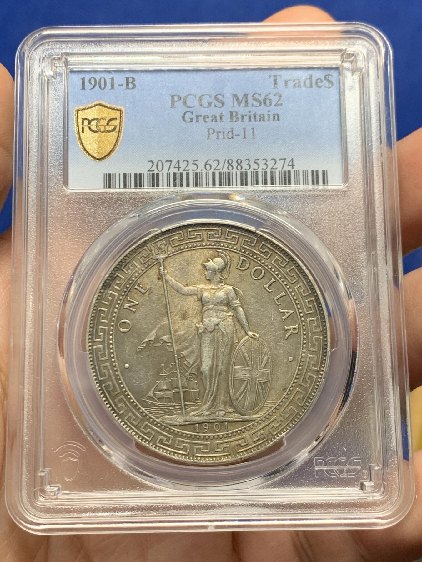 《竞宝斋》第446场 周日，周一，2场连拍 （全场包邮） PCGS MS62 英国1901年五彩站洋，原味深彩包浆，老味道，整体状态舒服，值得收藏！