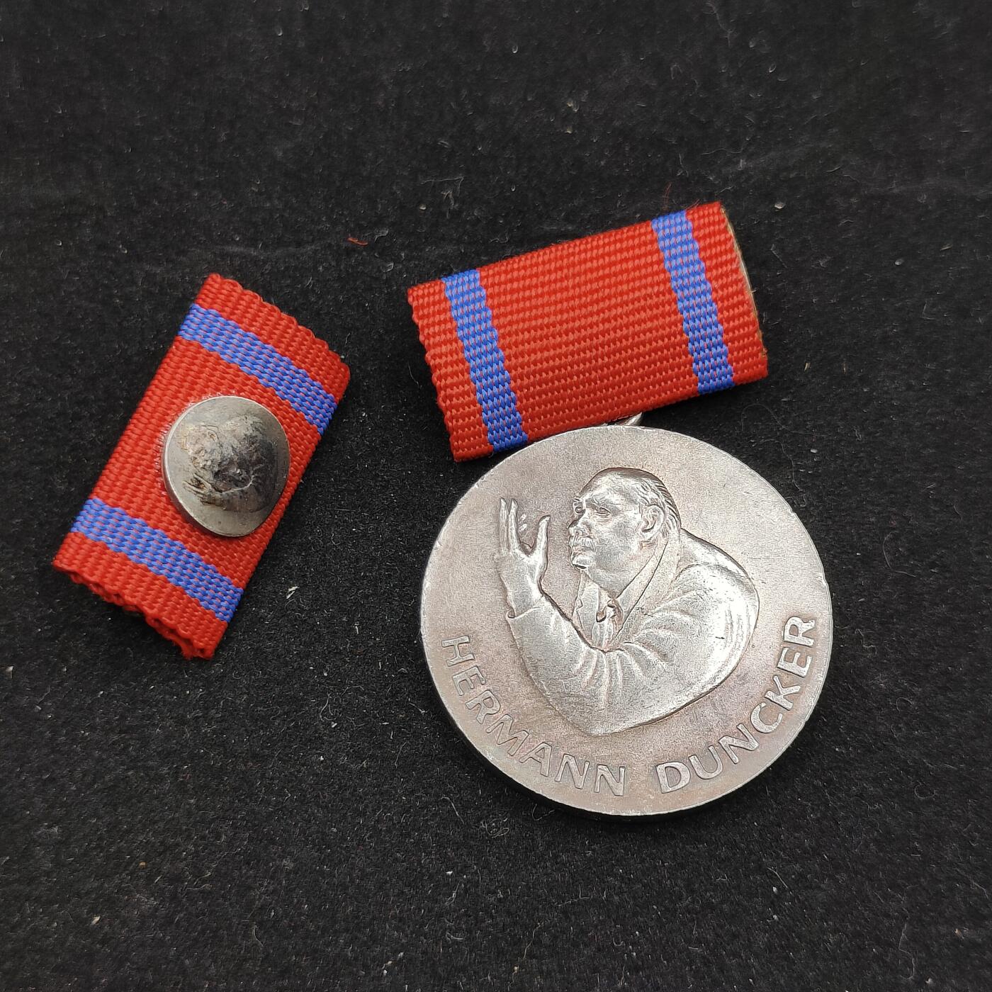 0元起拍勋章 第316期 咸鱼国勋章拍卖专场 12月7日（周日）下午6：00开始 东德赫尔曼邓克奖章