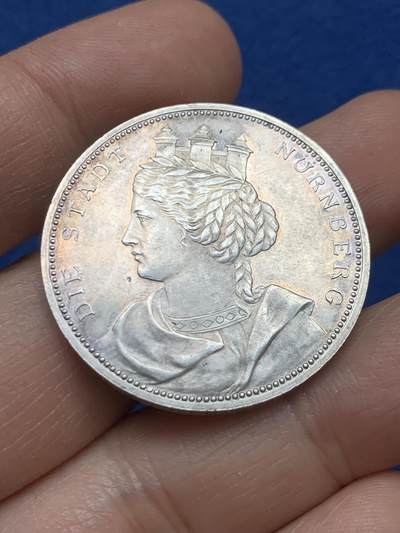 《竞宝斋》第446场 周日，周一，2场连拍 （全场包邮） - 1894年德国纽伦堡工匠汉斯-萨克斯纪念城市女神银章 17.65克 33.2mm 边铭周圈刻字