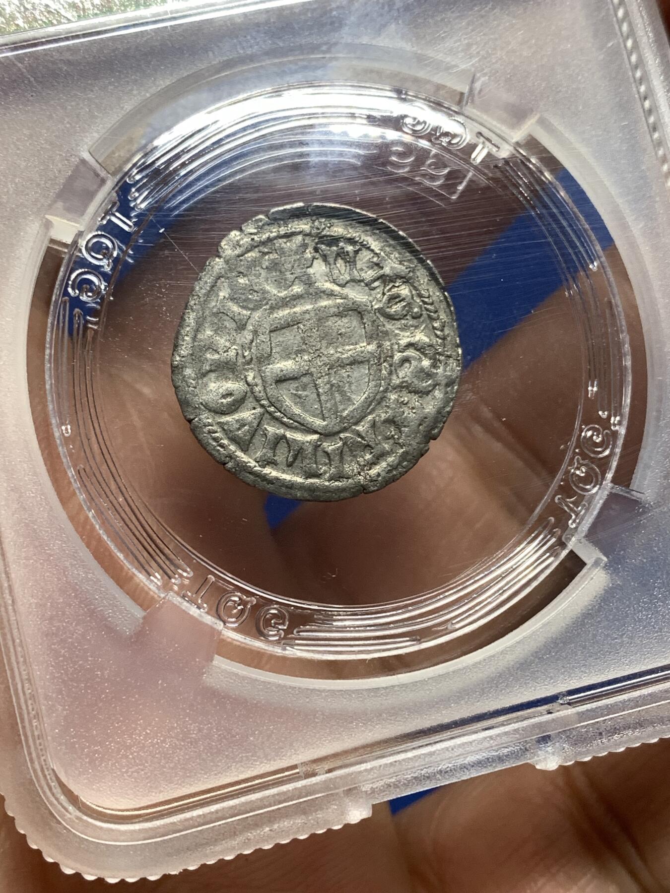 《竞宝斋》第446场 周日，周一，2场连拍 （全场包邮） TQG XF 利沃尼亚骑士团（宝剑骑士团） 1494-1500年 1先令 银币 骑士团银币 沃尔特大团长在位时期发行 打制不错 细节较好 少见品种