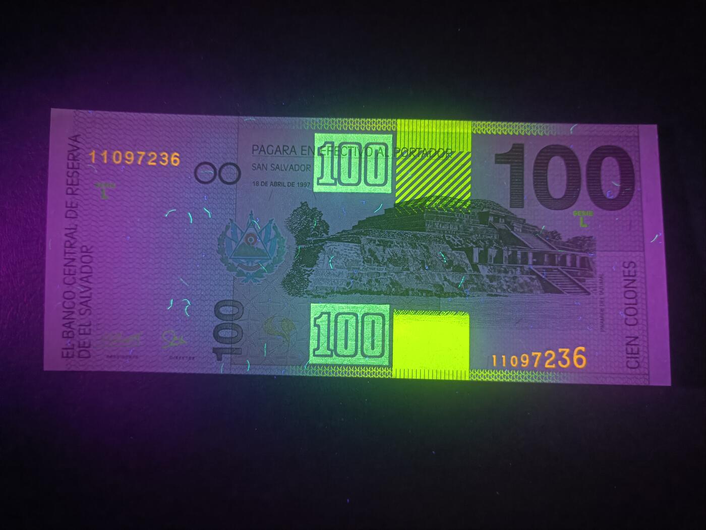 2025十二月第二期，总207期 萨尔瓦多1997年100克朗UNC，次高面值，玛雅人的塔祖玛神宫和哥伦布，是萨尔瓦多最后发行的纸币系列，之后改用美元而尽数回收，因此而稀有
