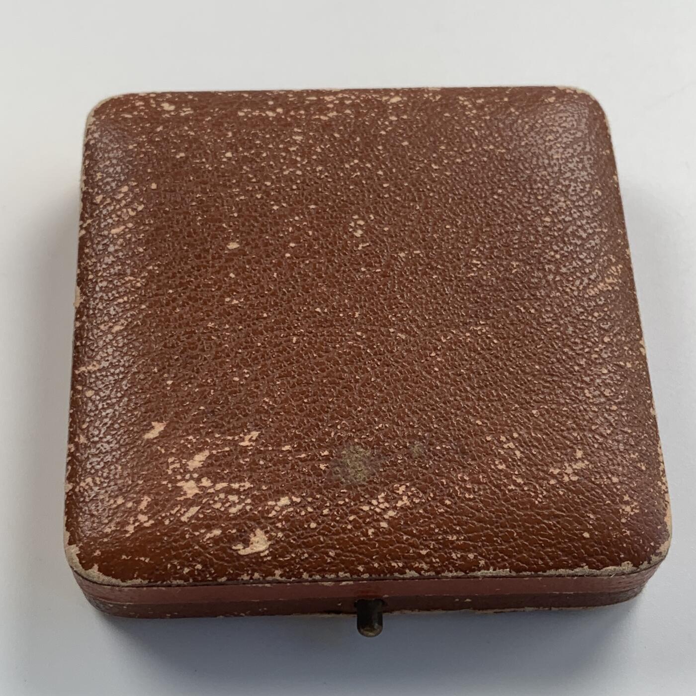 掌中浮雕-藏着的欧洲第045场 1914年德国法哈市工商业与农业展览会镀金银章(990)，51mm，43g，原盒