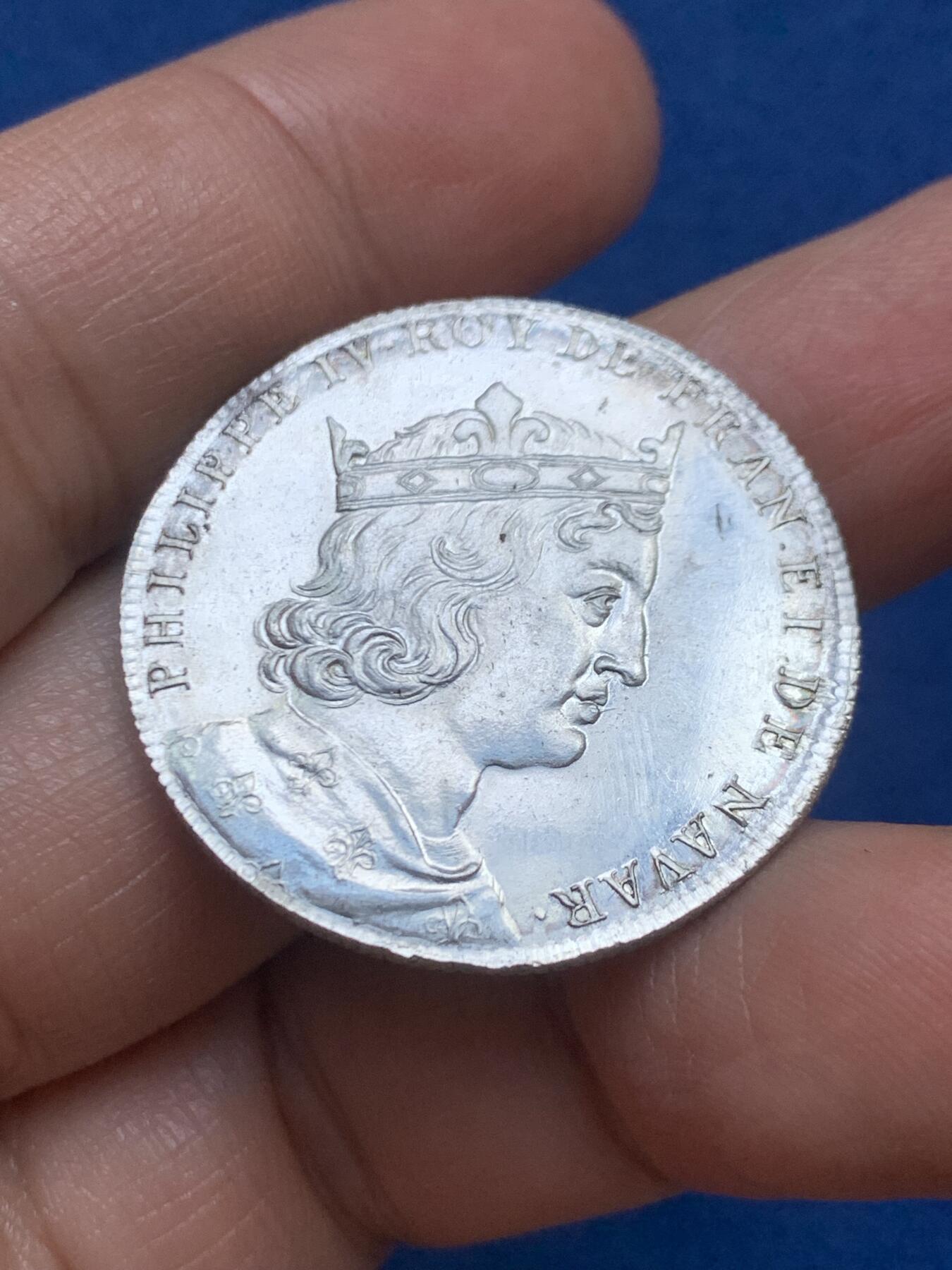 《竞宝斋》第446场 周日，周一，2场连拍 （全场包邮） 法国君王系列-国王腓力四世（1268-1314）纪念银章，号称美男子腓力，背面生平事迹，31.8mm，13.25克