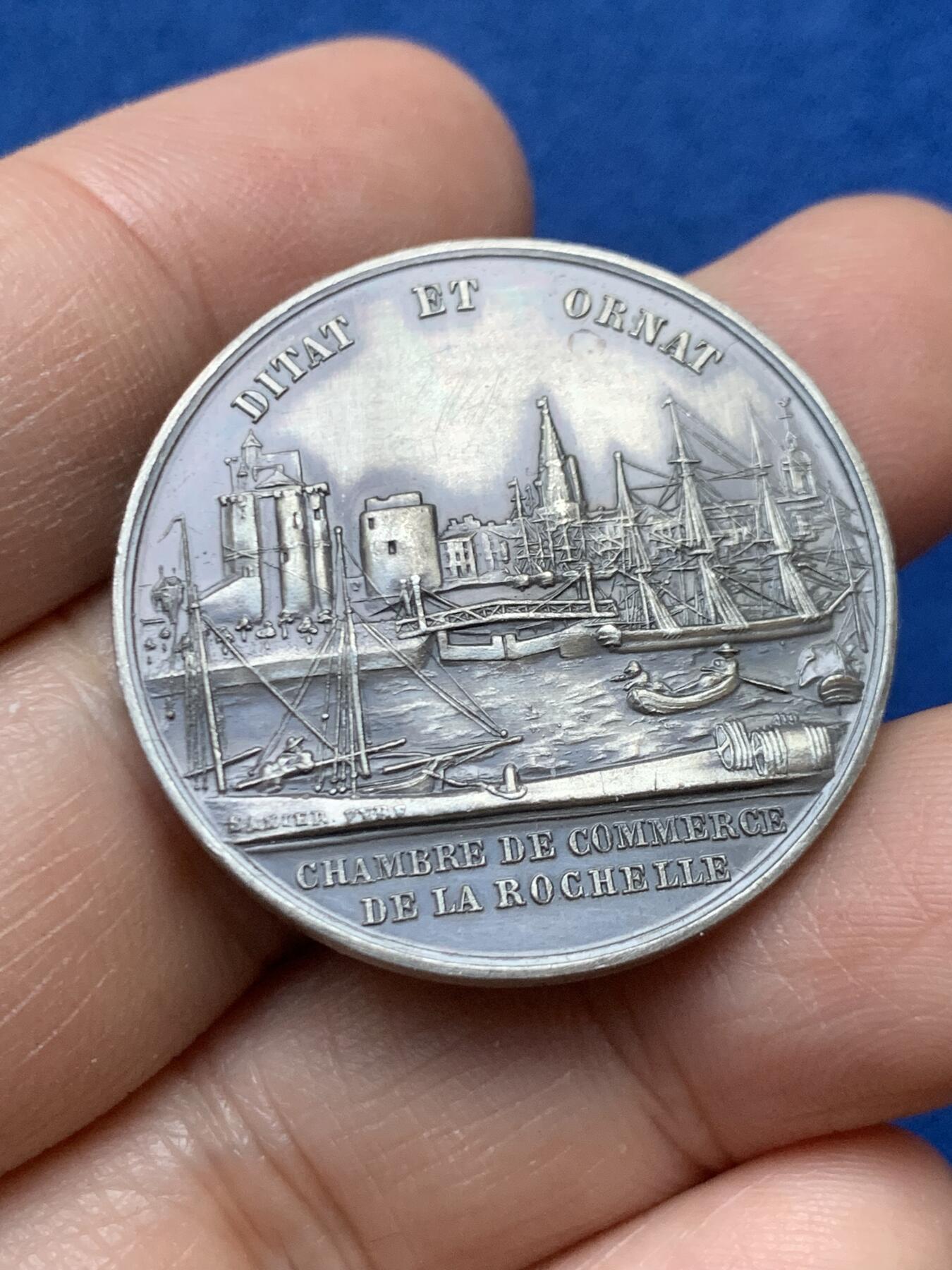 《竞宝斋》第446场 周日，周一，2场连拍 （全场包邮） 法国拉罗谢尔商会银质代币 16.35克 32.7mm 丰饶角1银标