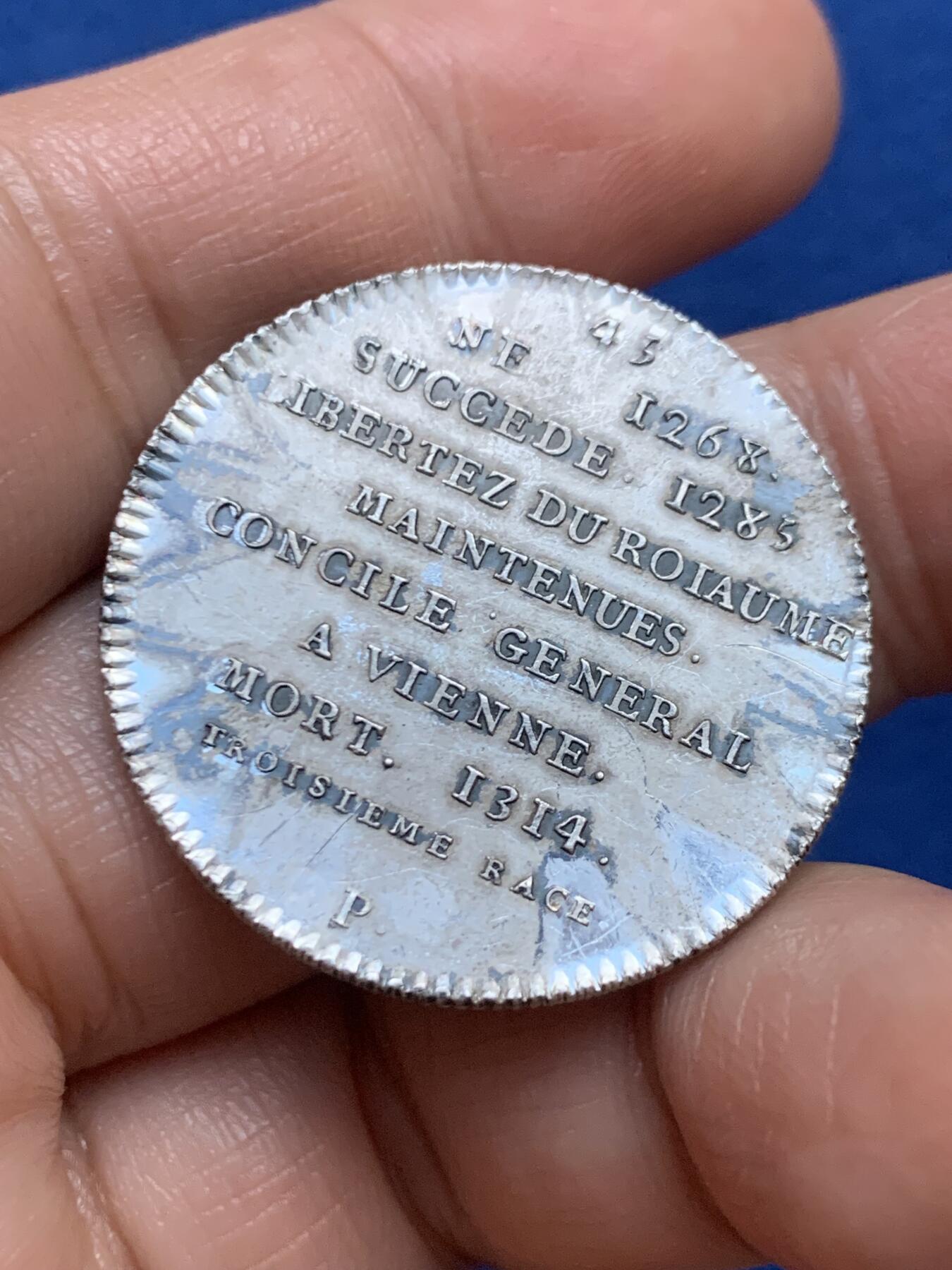 《竞宝斋》第446场 周日，周一，2场连拍 （全场包邮） 法国君王系列-国王腓力四世（1268-1314）纪念银章，号称美男子腓力，背面生平事迹，31.8mm，13.25克