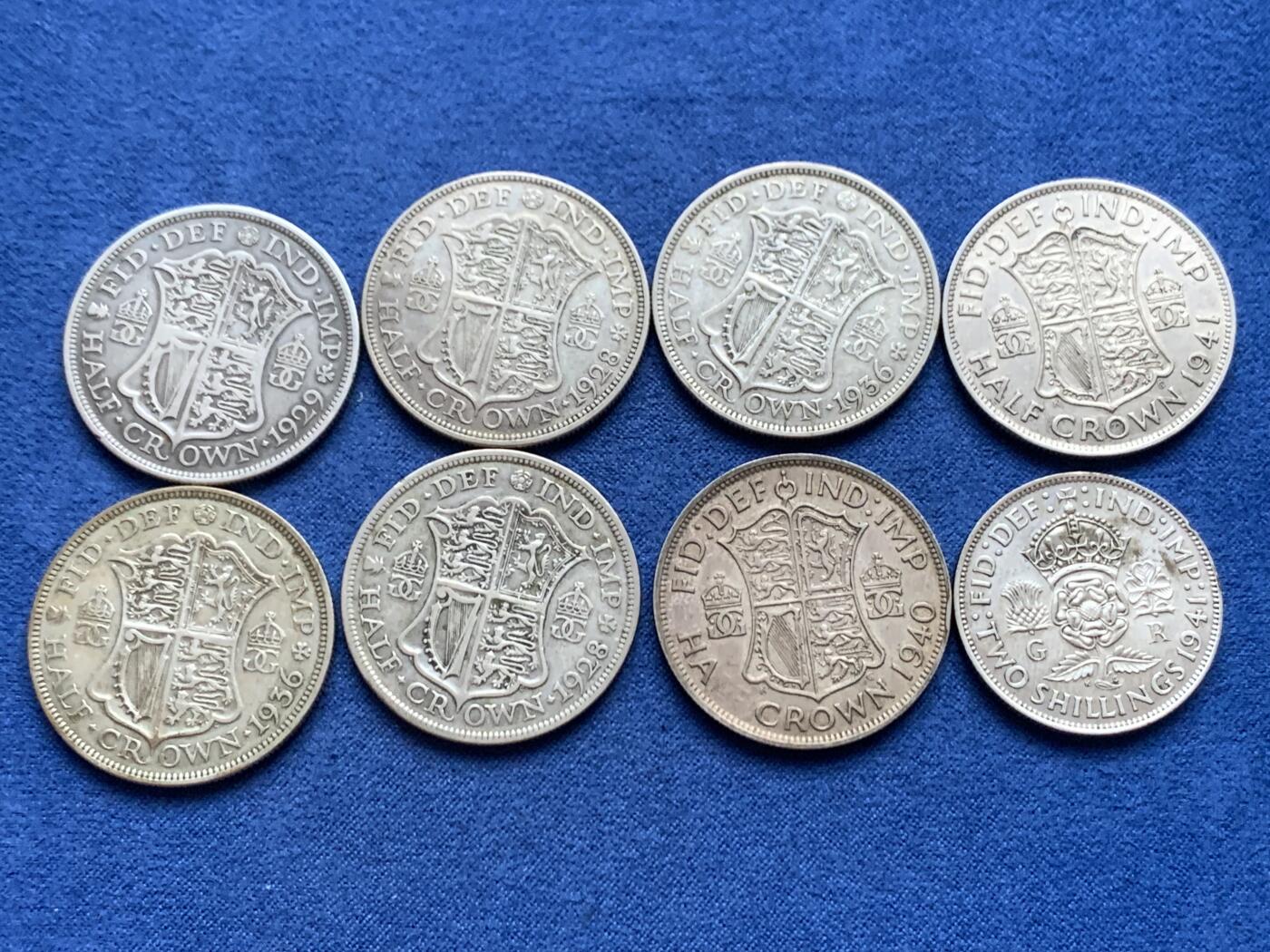 《竞宝斋》第446场 周日，周一，2场连拍 （全场包邮） 八枚一组 英国乔治五世半克朗5枚+乔治六世半克朗2枚+乔六2先令1枚 银币总重约109.2克