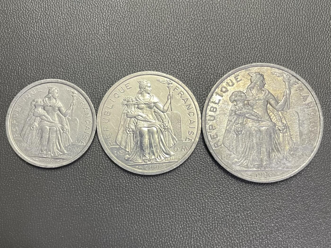 回流1208 法属新喀里多尼亚1、2、5法郎3枚