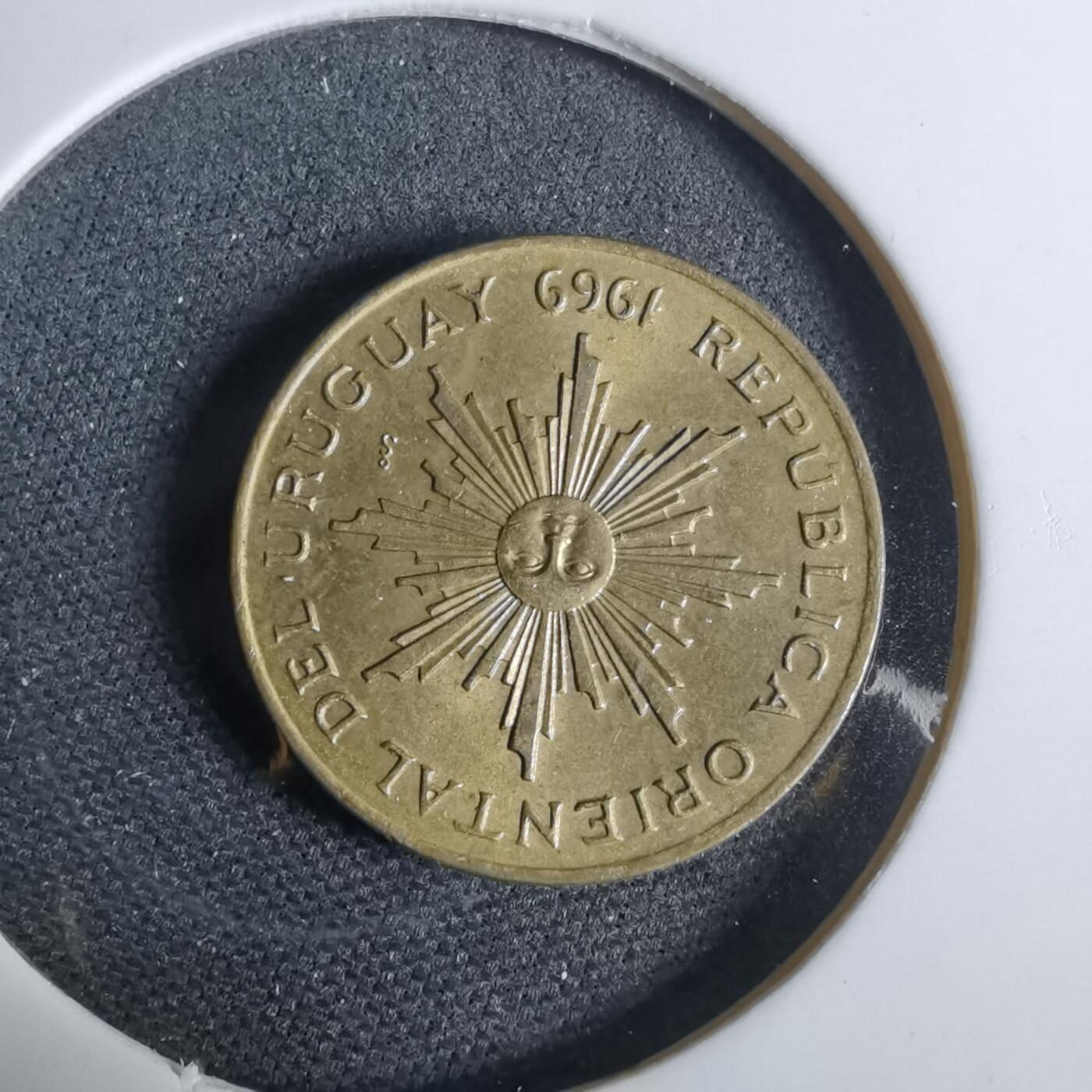 沼泽如烟--第925场 乌拉圭1969年1比索