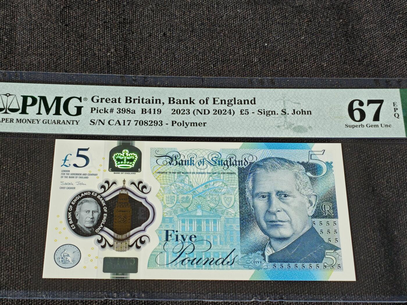 刘世昌艺术品销售中心～虎踞龙蟠*金杨在线联拍群第511期 英国2023年5镑（PMG 67E 号码：CA17 708293）1枚。