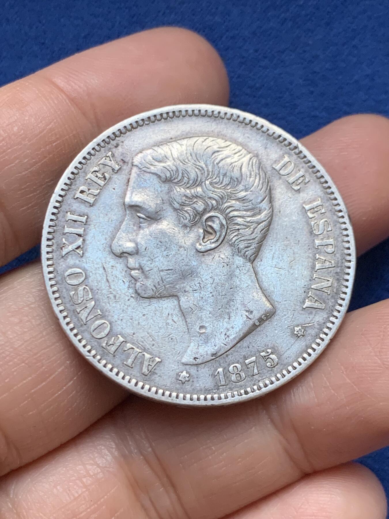 《竞宝斋》第446场 周日，周一，2场连拍 （全场包邮） 西班牙1875年阿方索十二世青年版5比塞塔双柱银币 只发行了两年