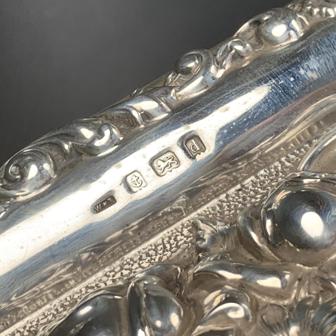 掌中浮雕-藏着的欧洲第045场 1903年英国伯明翰银盘 ，29.50 X 20.50厘米，重334克，有银标（末图银标注解）